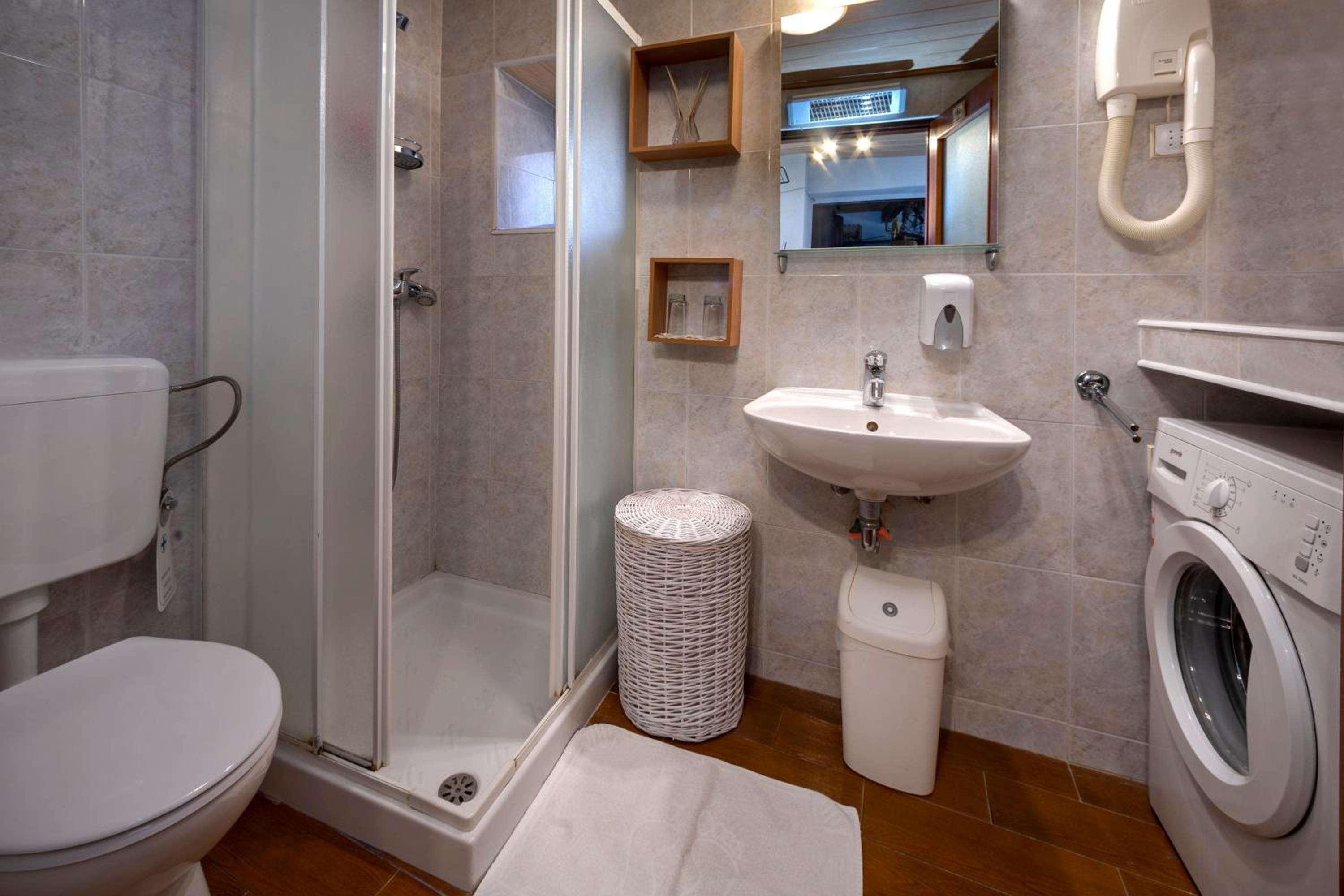 Two-Bedroom Apartment with Balcony photo 3