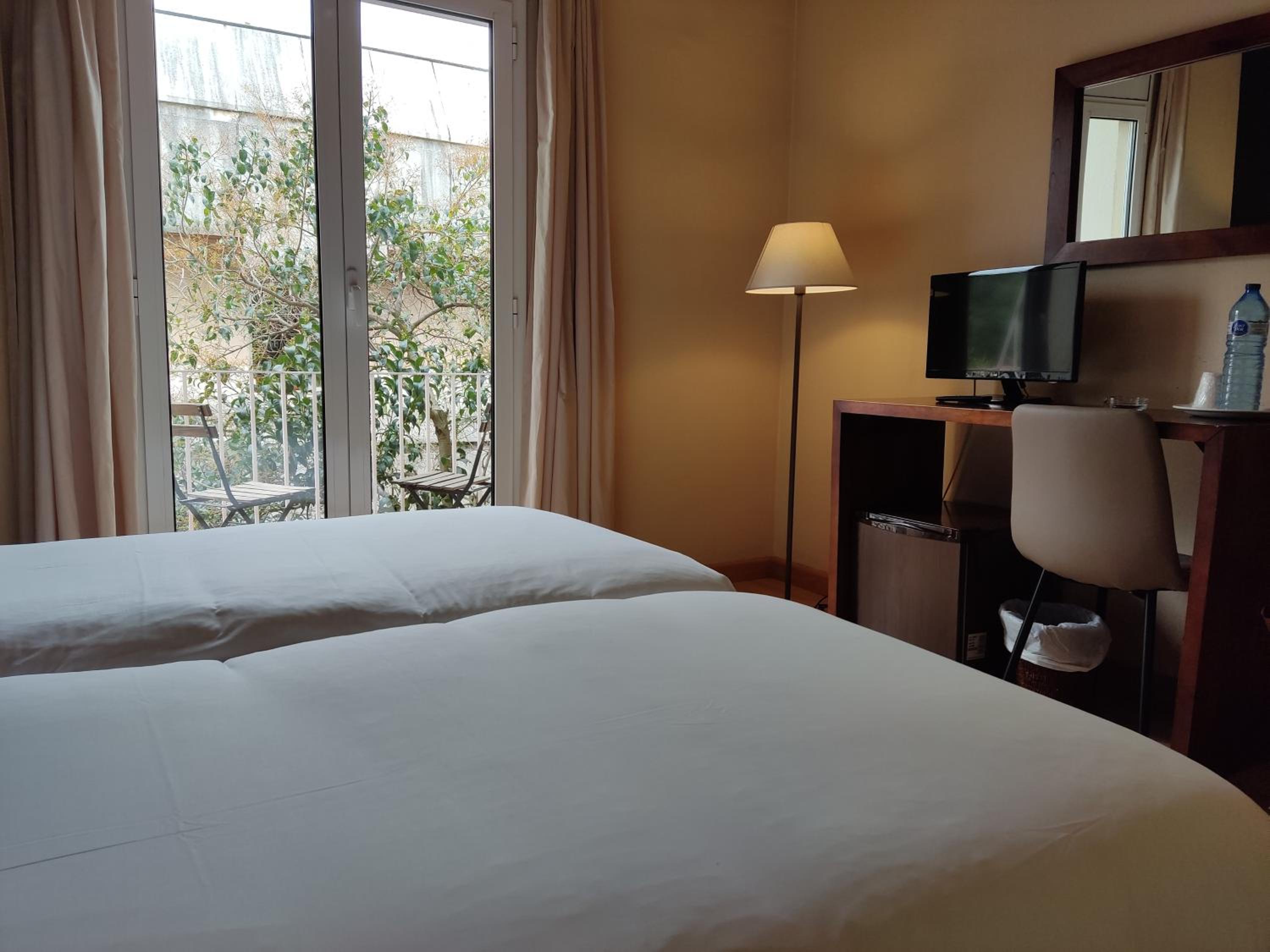 Twin Room - Photo 1