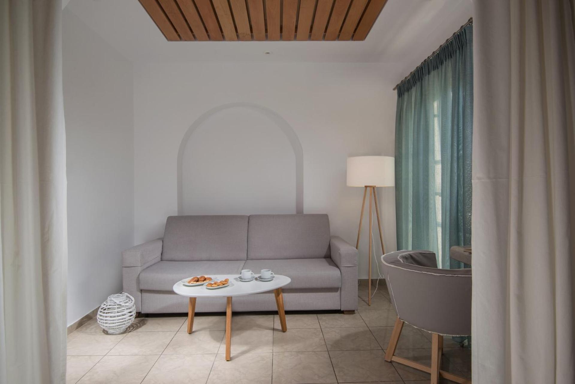 Superior Triple Room with Garden View - Photo 2