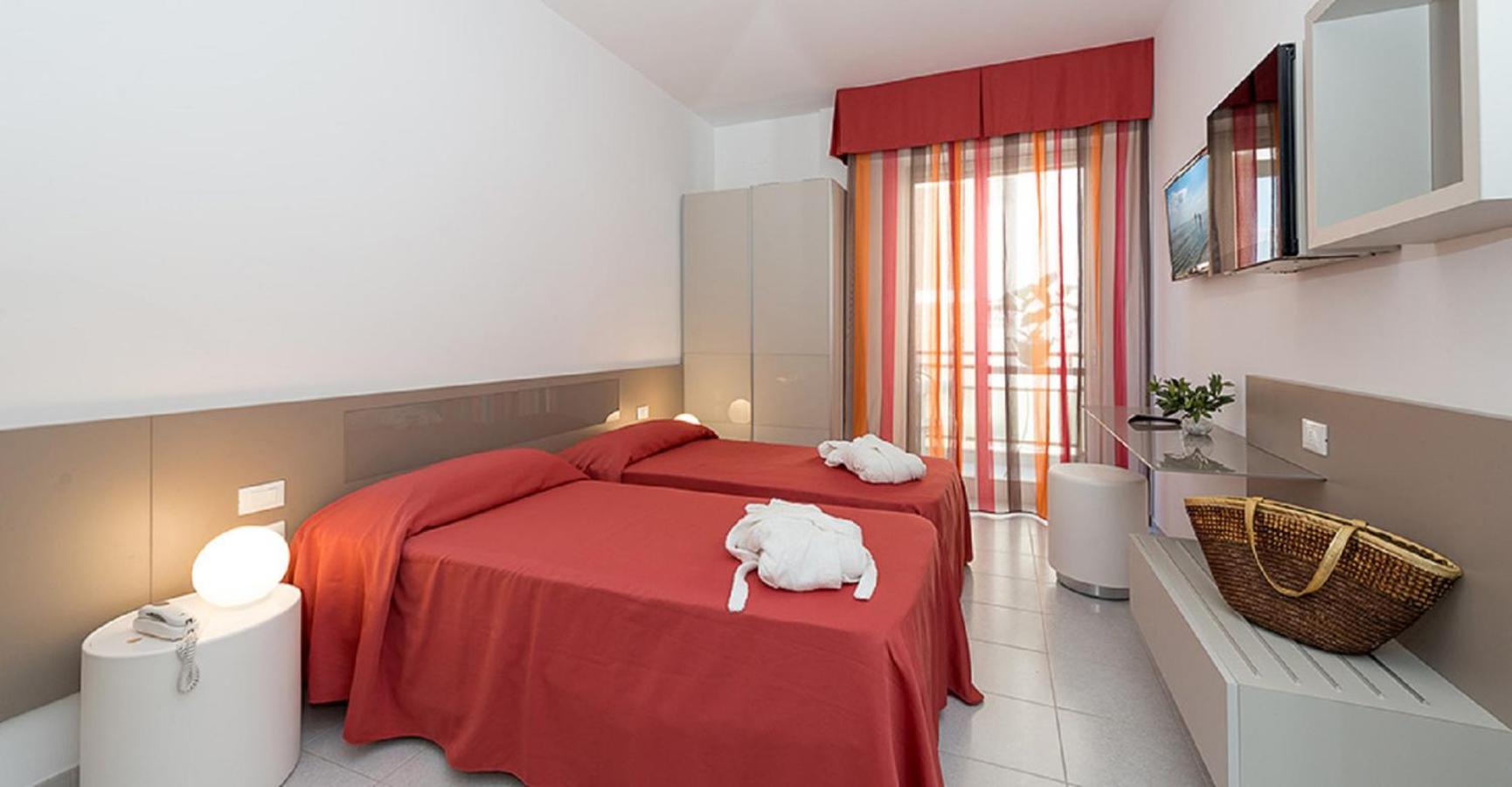 Double or Twin Room photo 2