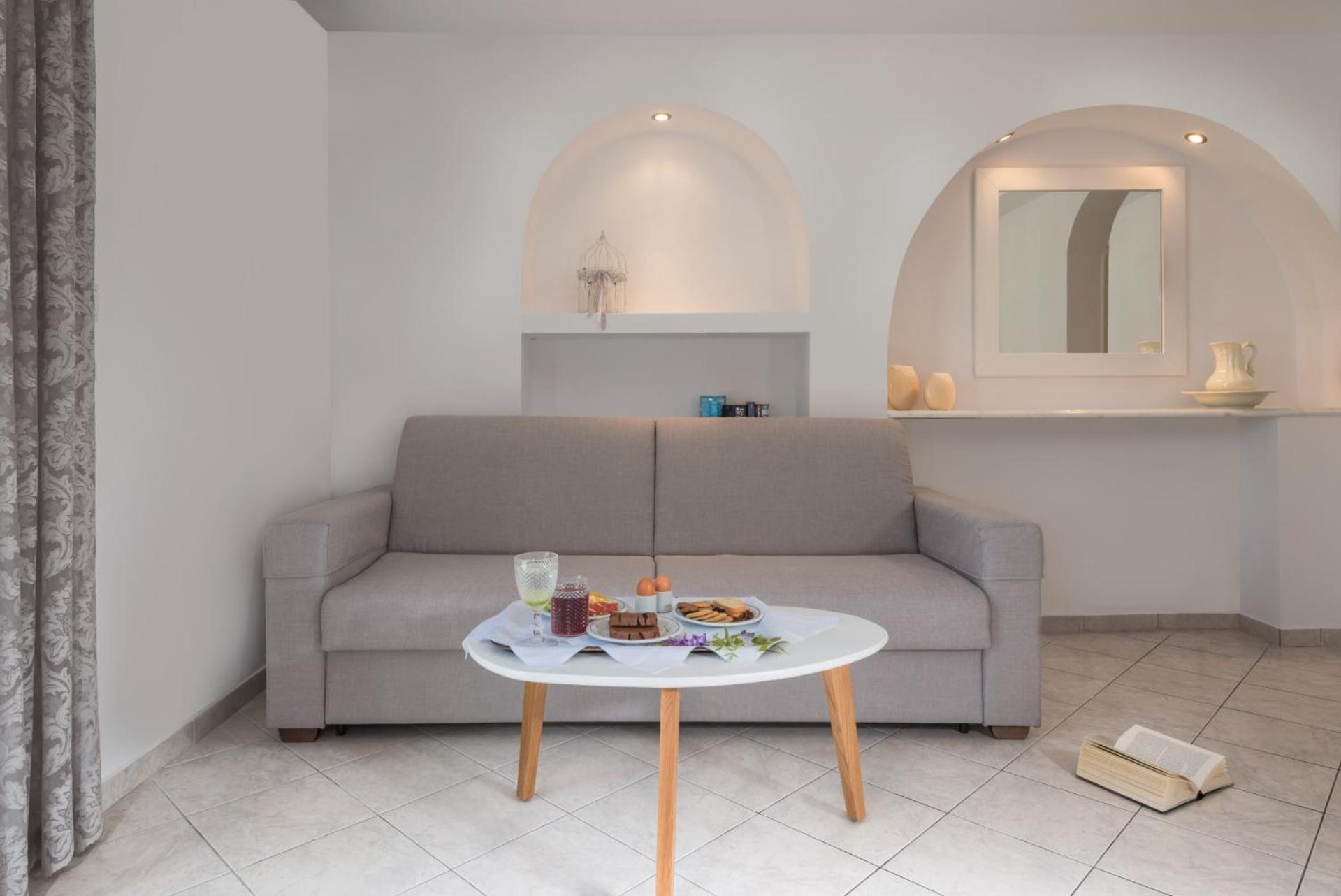 Deluxe Triple Room with Outdoor Jetted Tub - Photo 3
