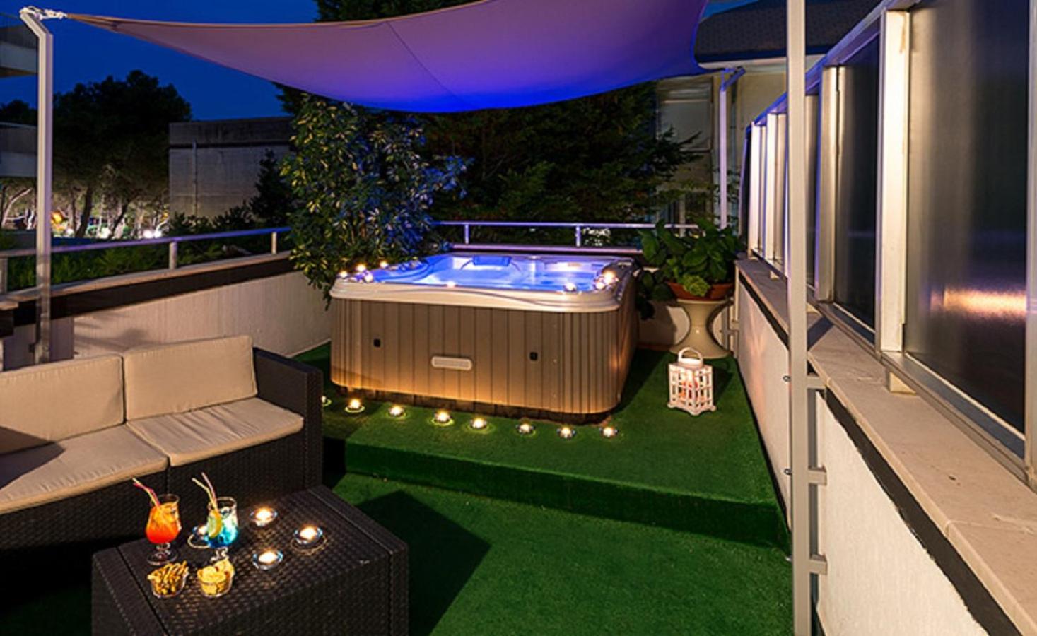 Quadruple Room with Balcony photo 2