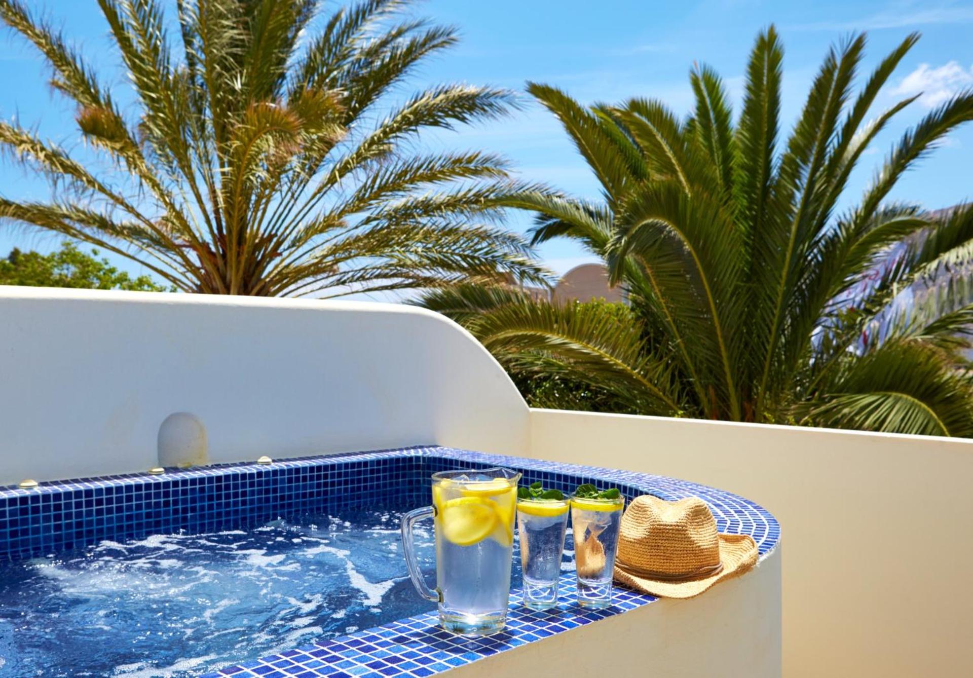 Deluxe Triple Room with Outdoor Jetted Tub - Photo 6