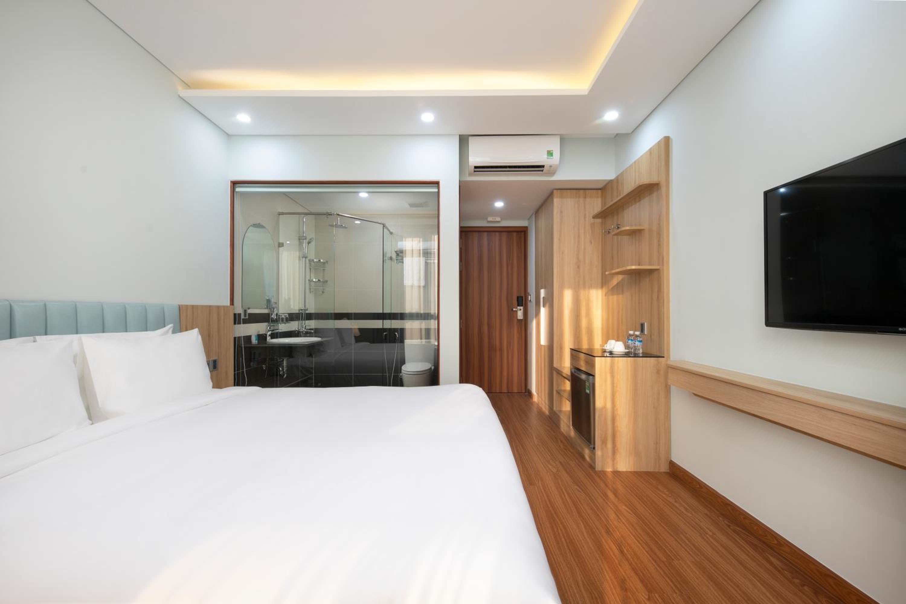 Deluxe Double with Window