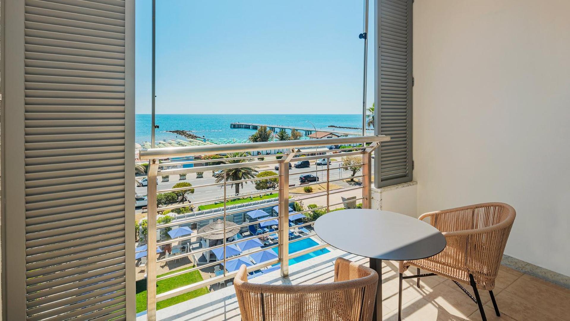 Superior Double Room with Balcony - Photo 2