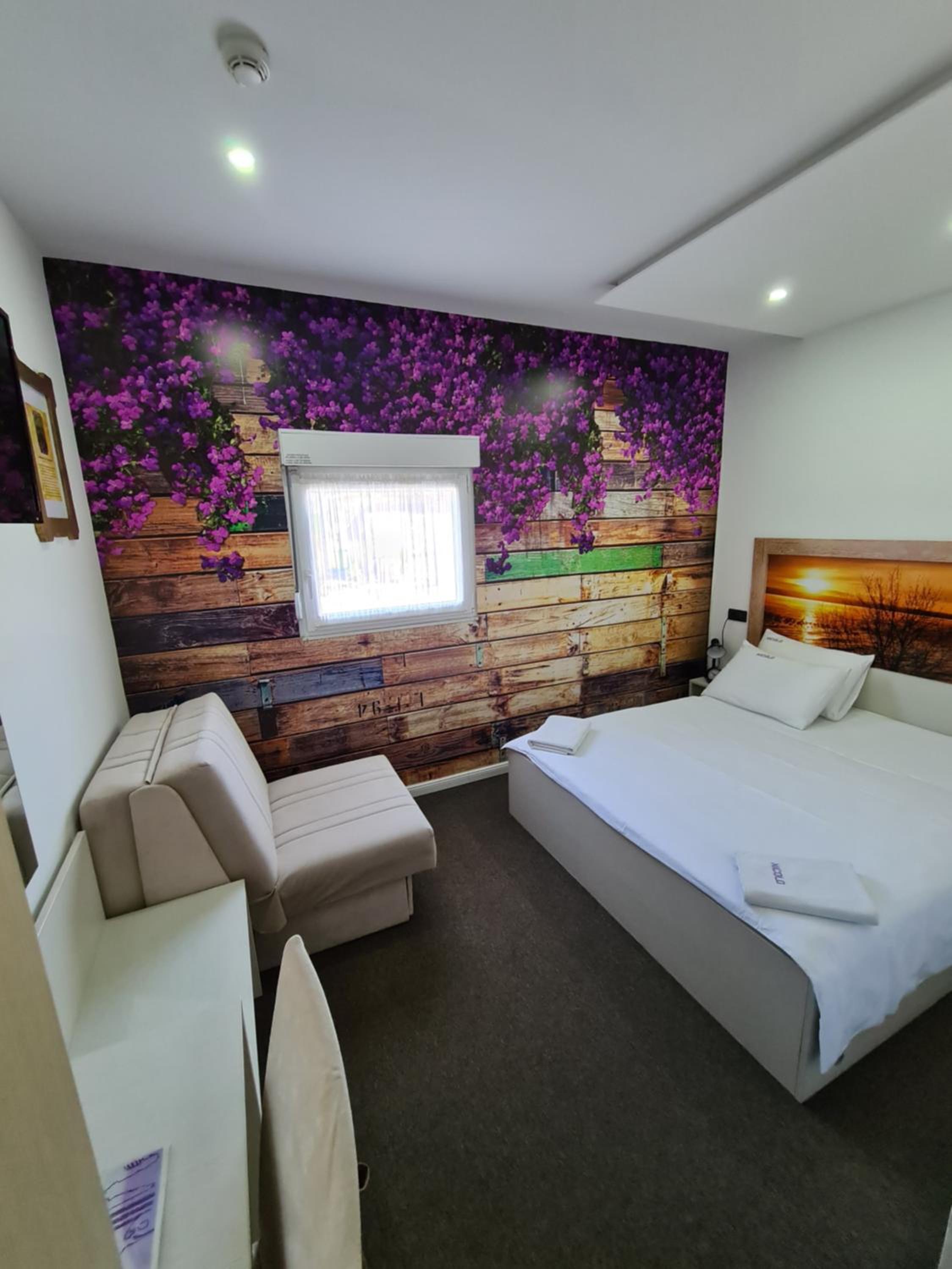 Deluxe Room - Photo 1