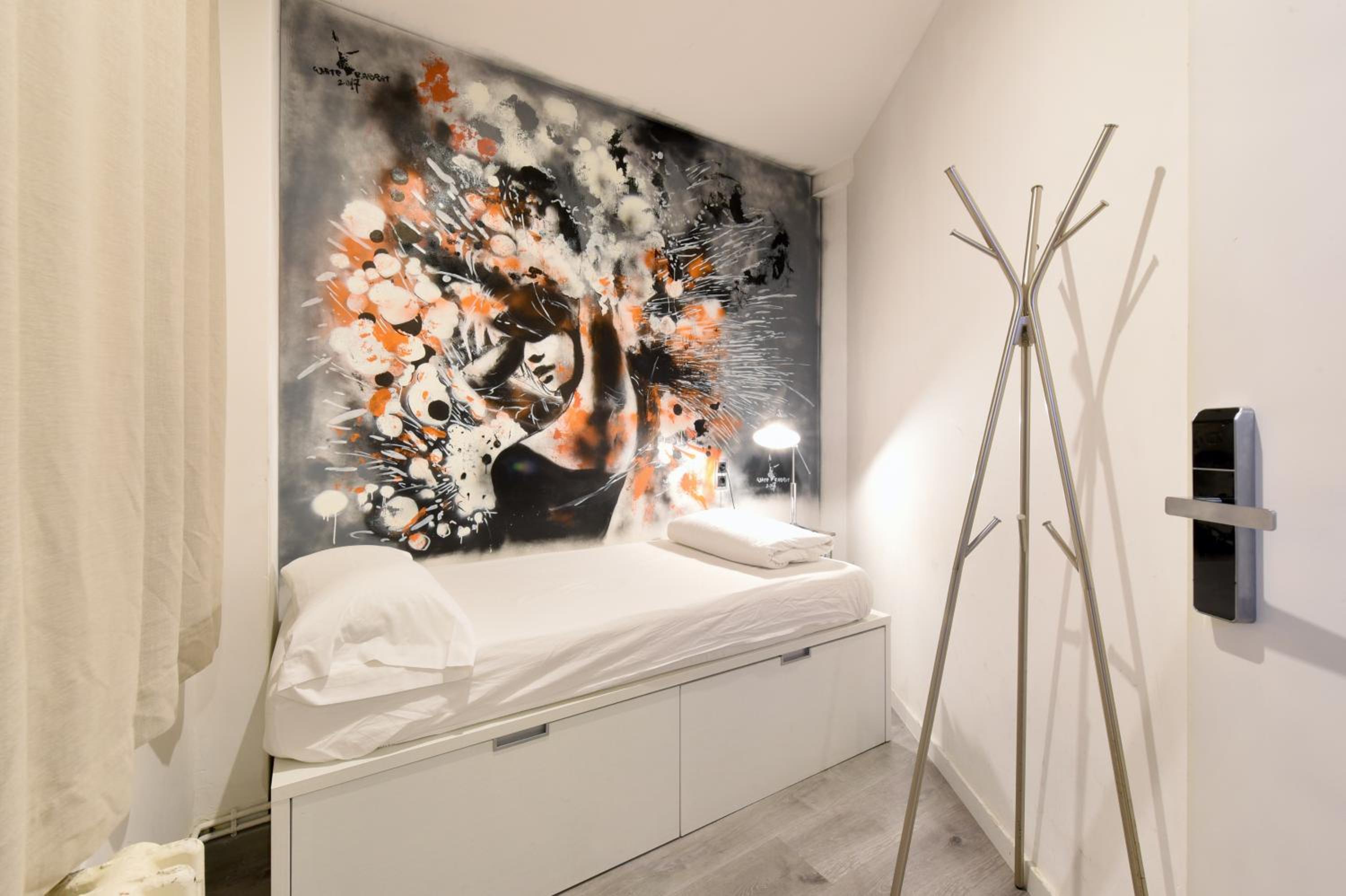 Single Room with Shared Bathroom photo 3