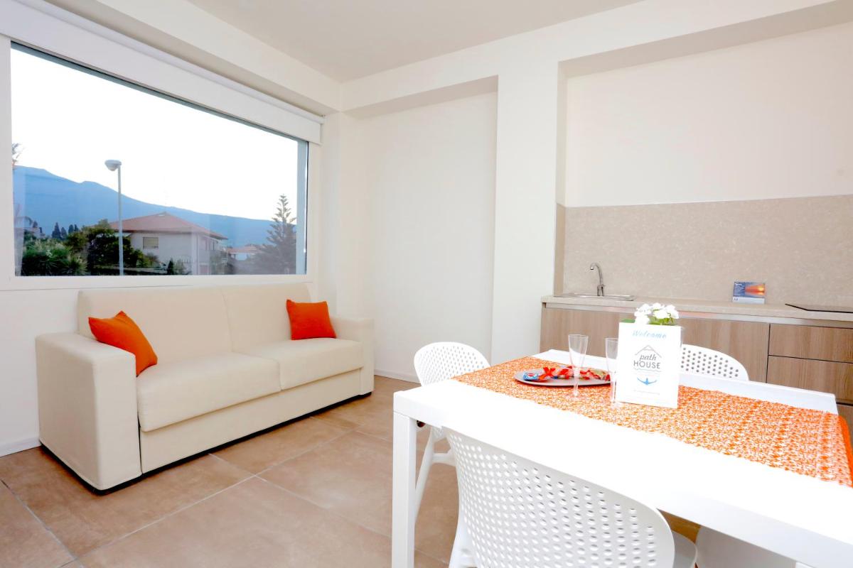 Apartment with Mountain View photo 2