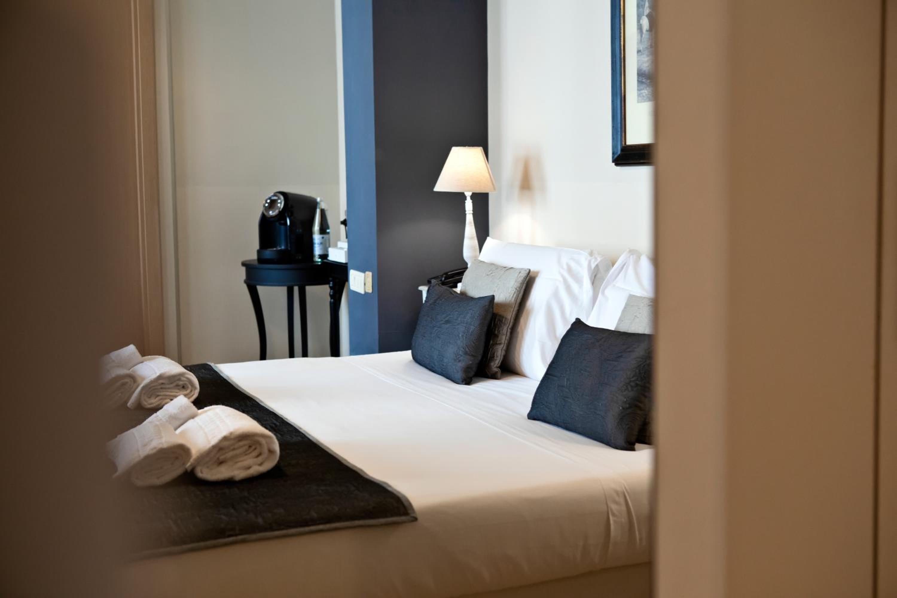 Suite - Photo 2