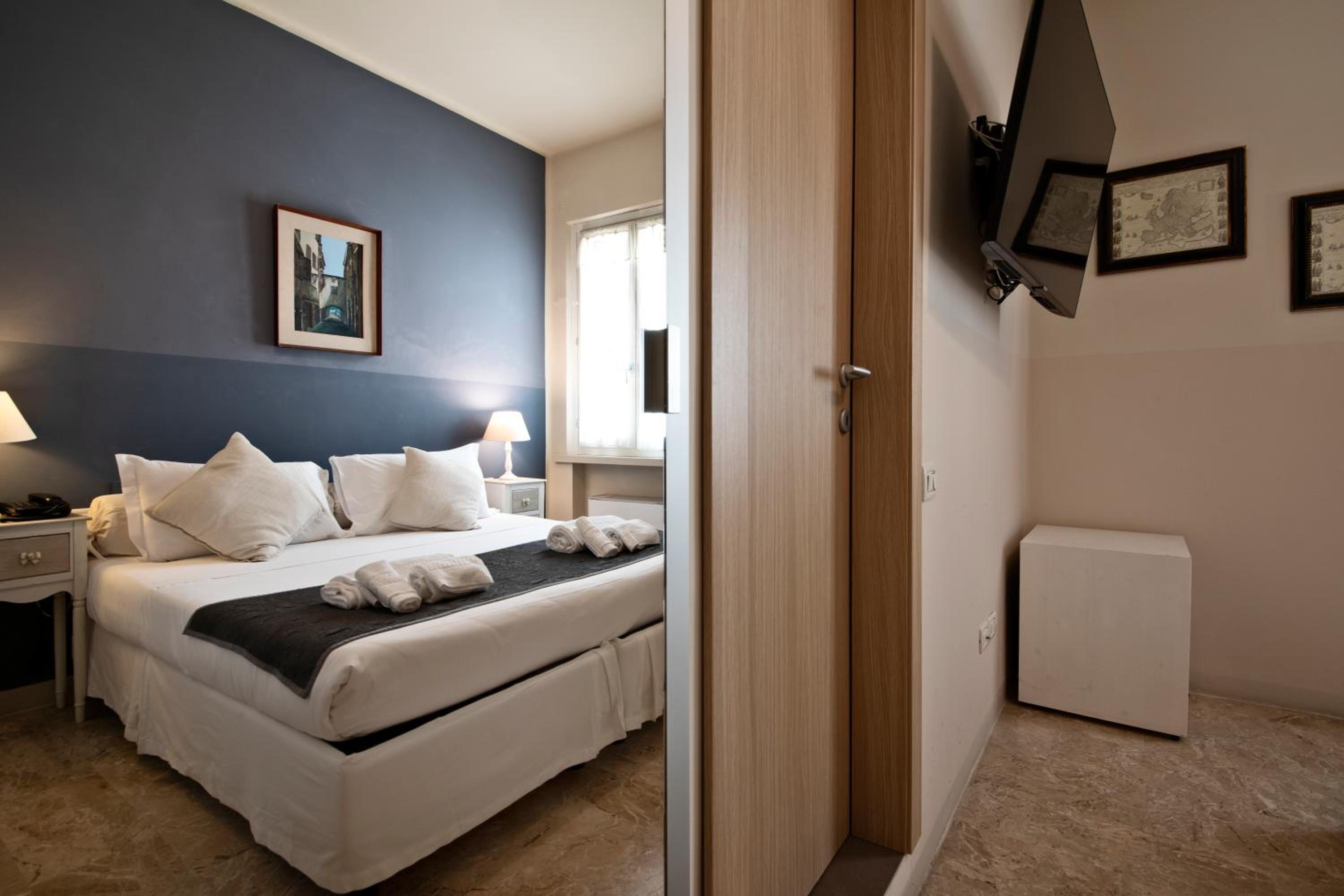 Double Room - Photo 5