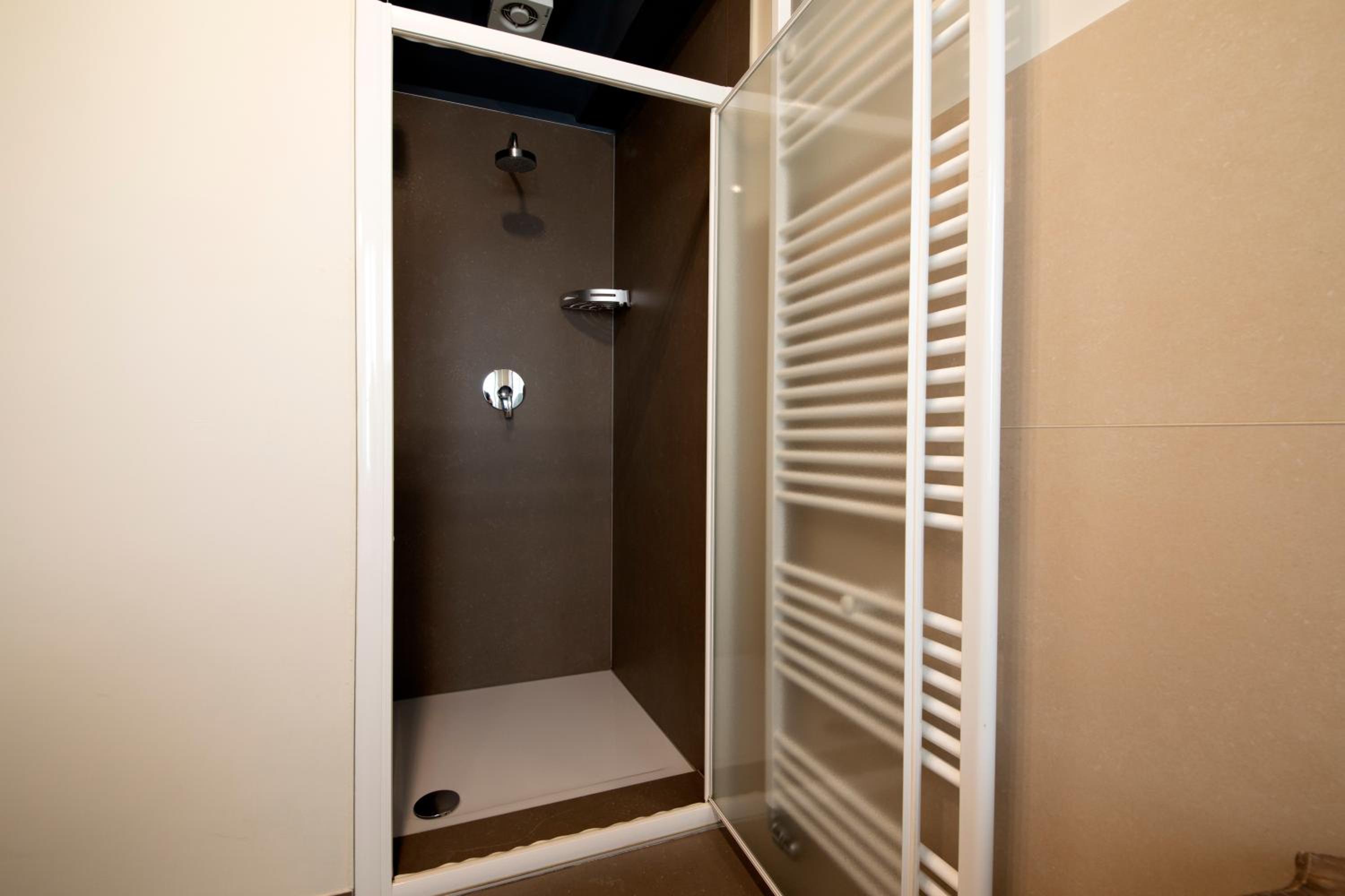 Double Room - Photo 7