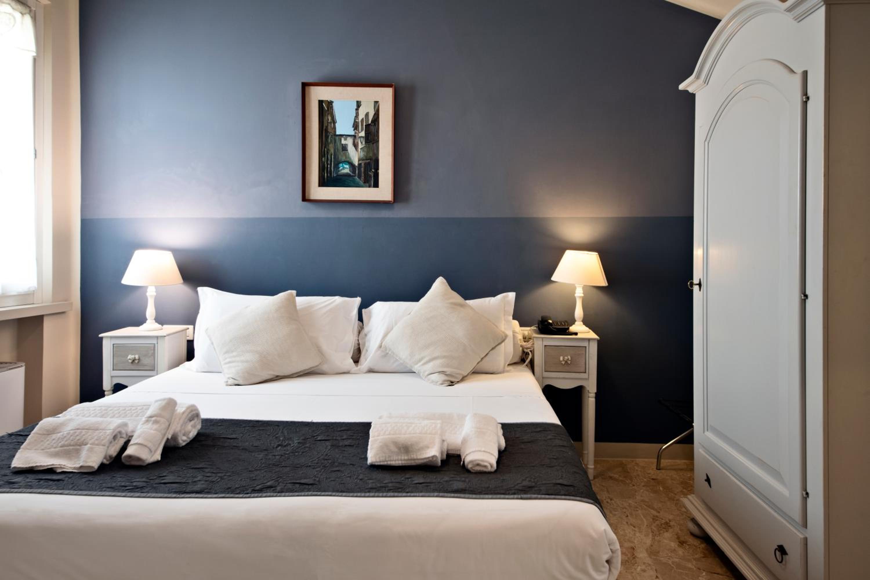 Double Room - Photo 8