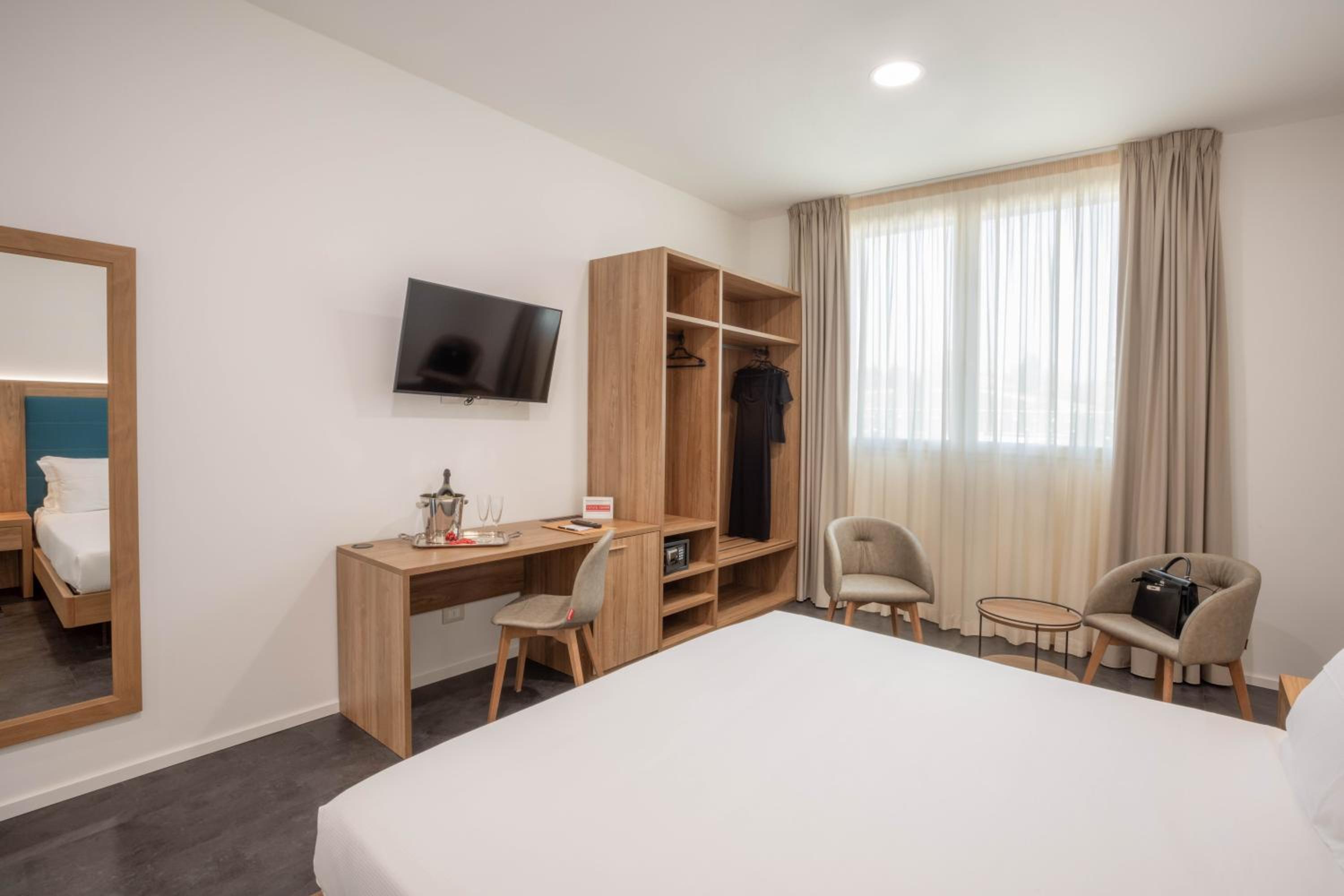 Double Room - Photo 9