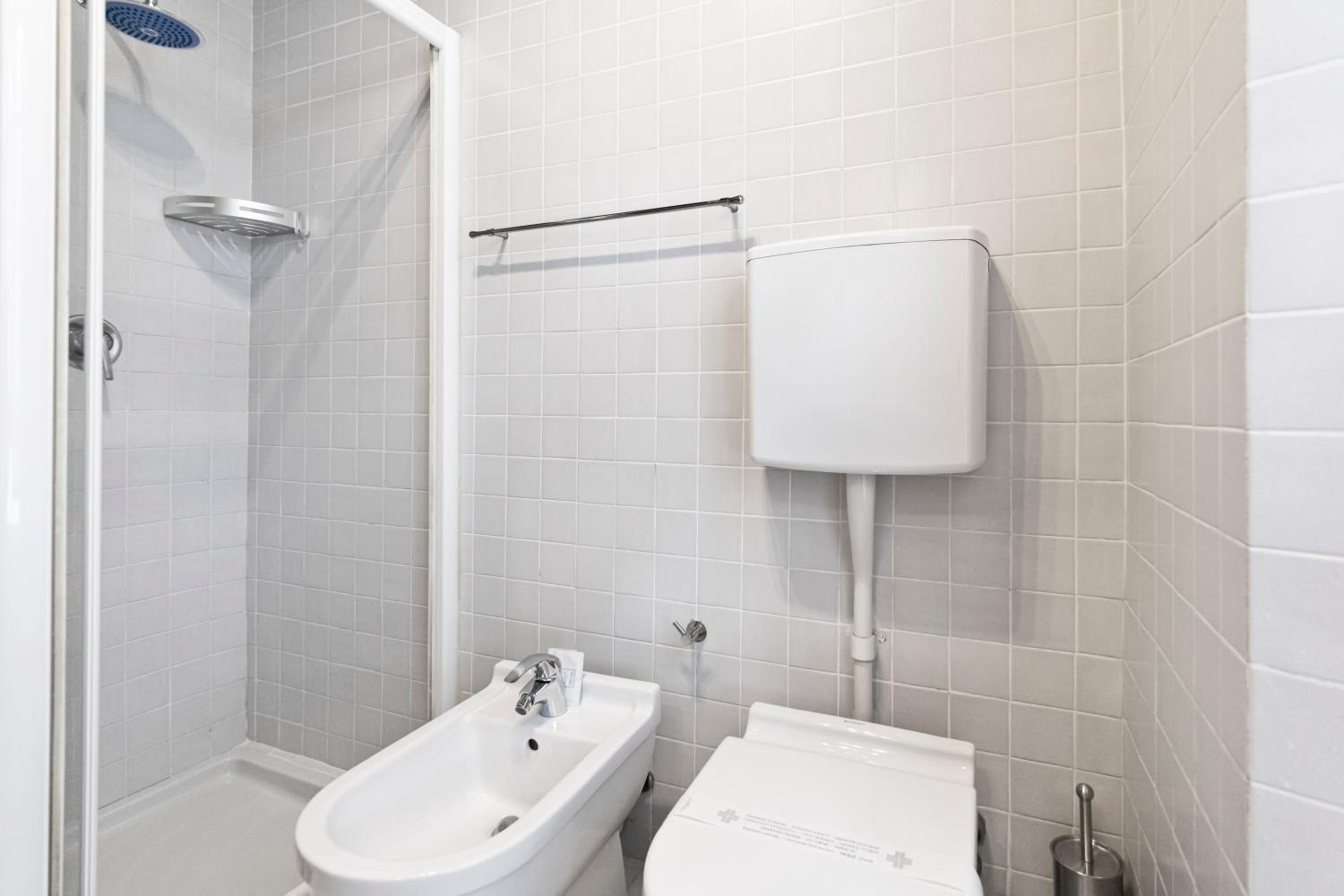 Double Room - Photo 11