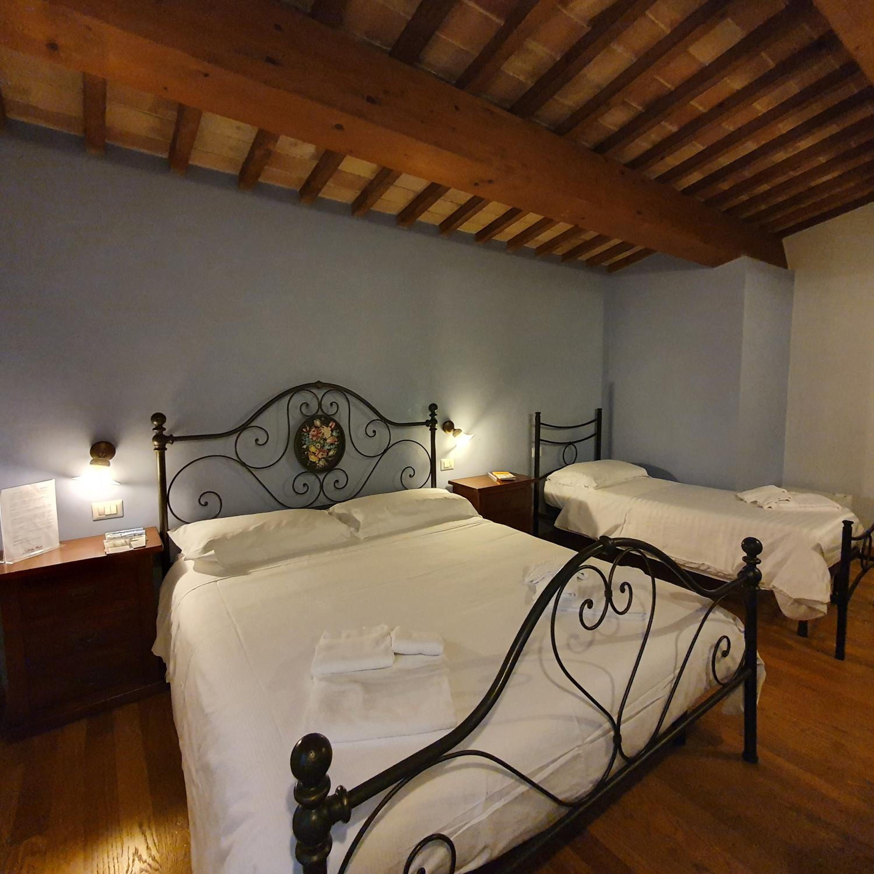 Large Double Room photo 3