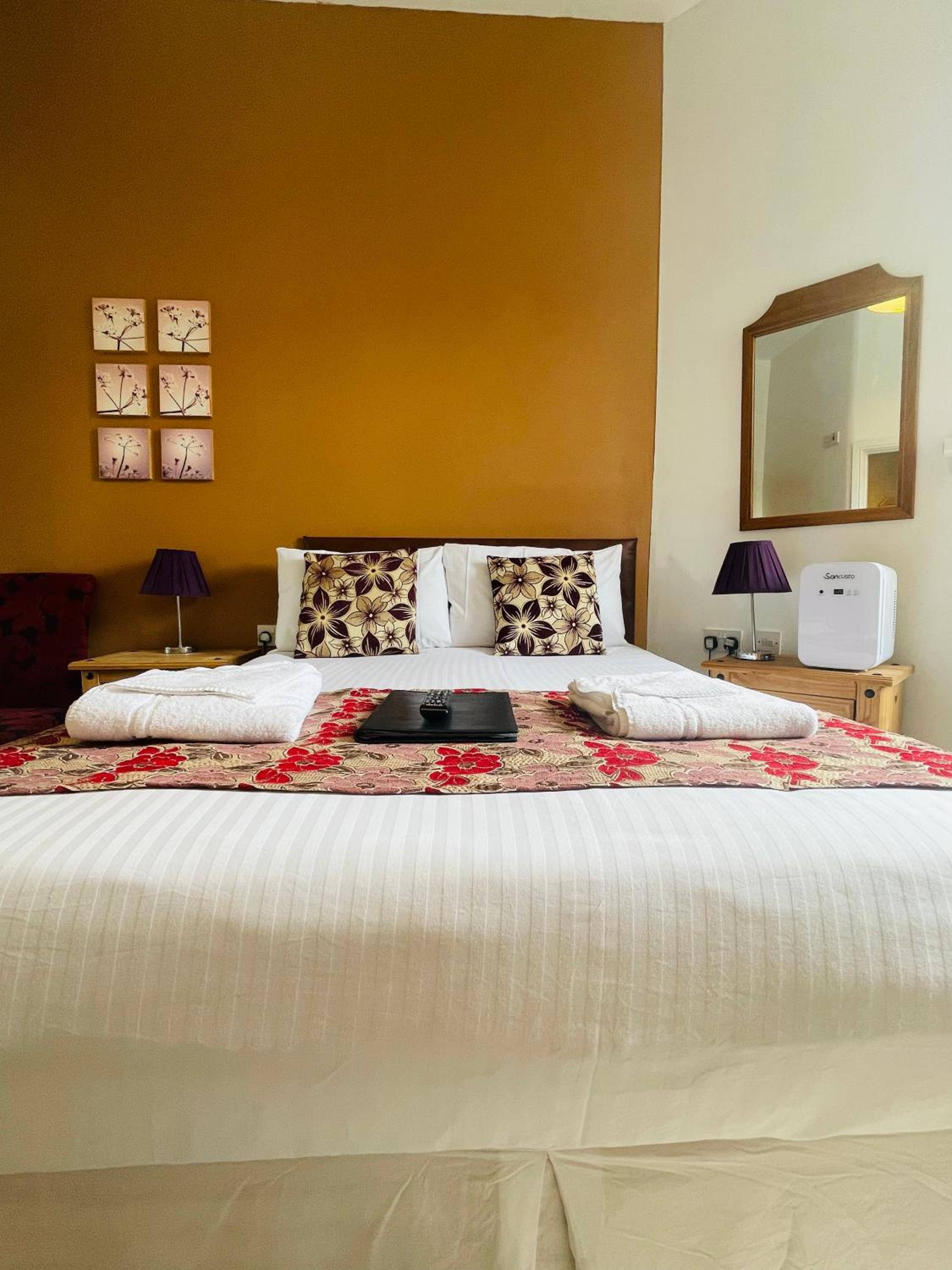 Double Room - Photo 7