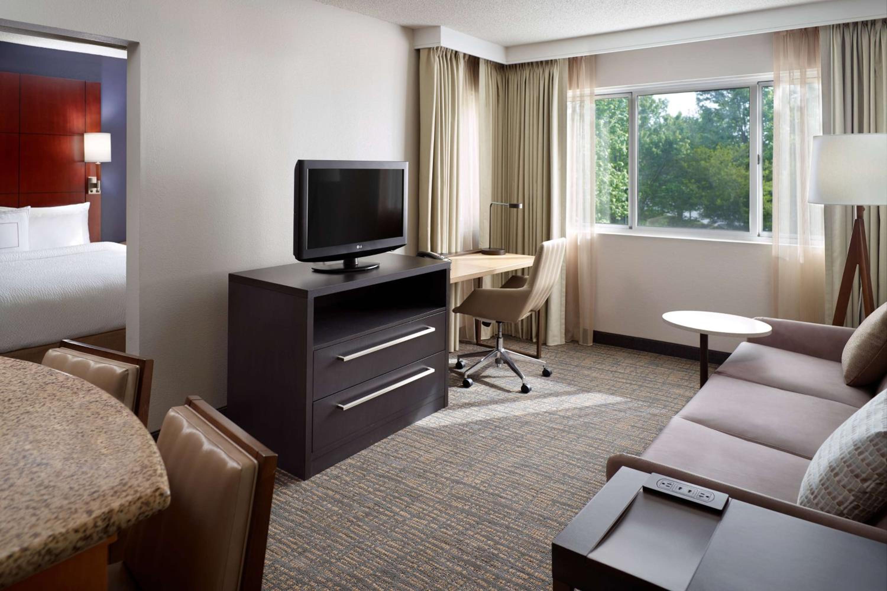 One Bedroom Suite Queen - Photo 6