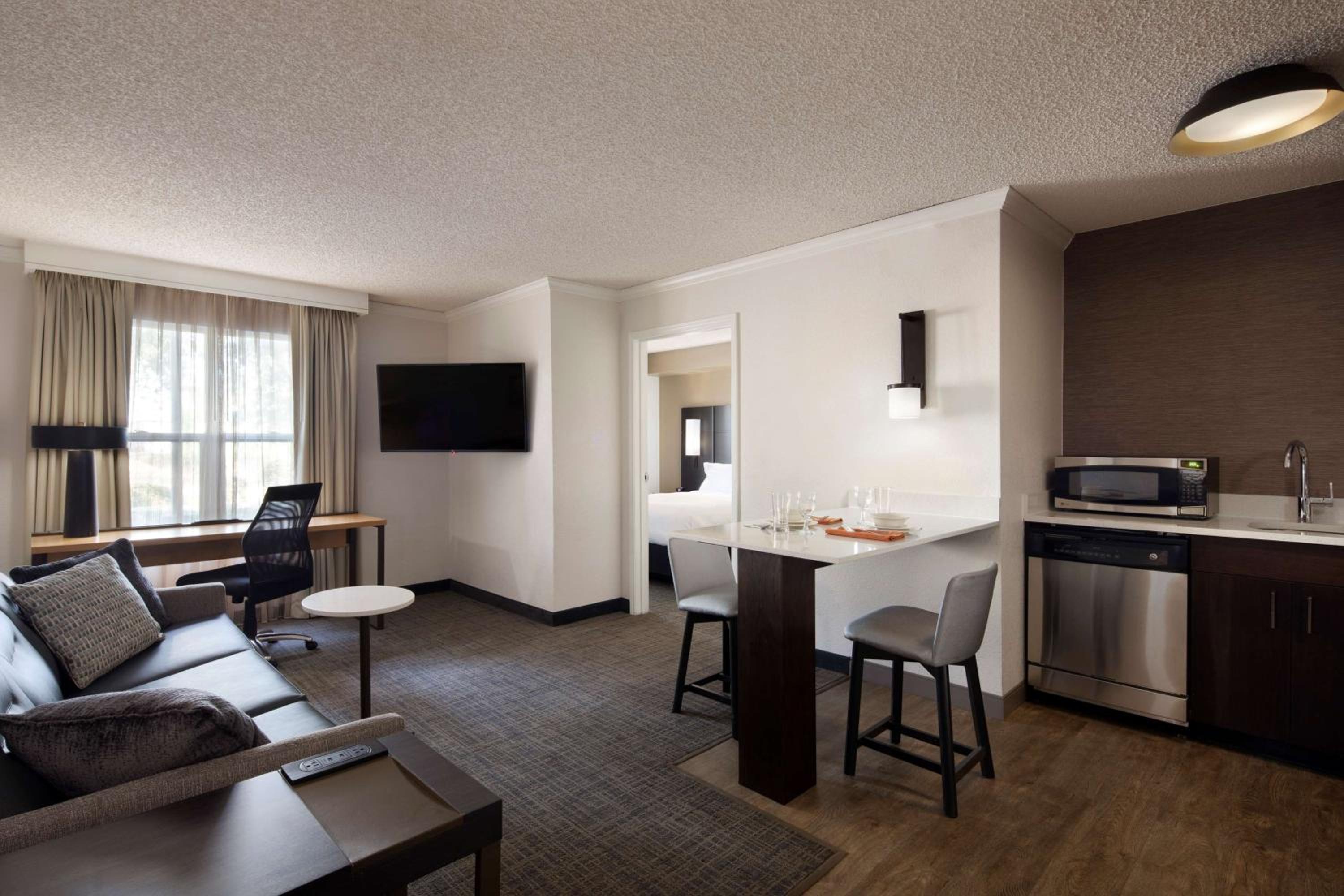One Bedroom Suite Queen - Photo 4