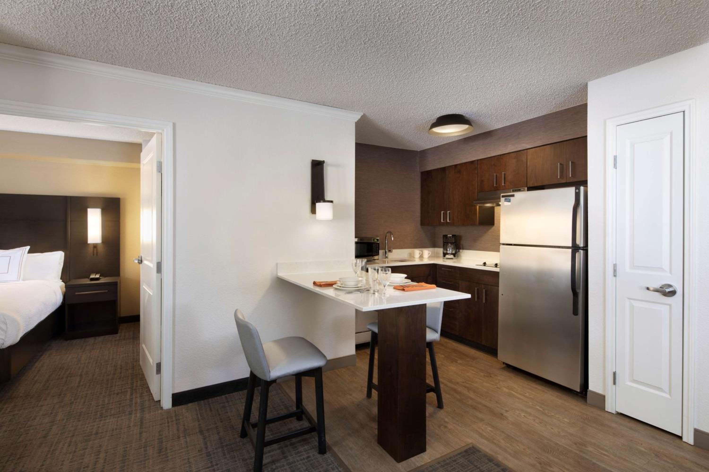 One Bedroom Suite Queen - Photo 3