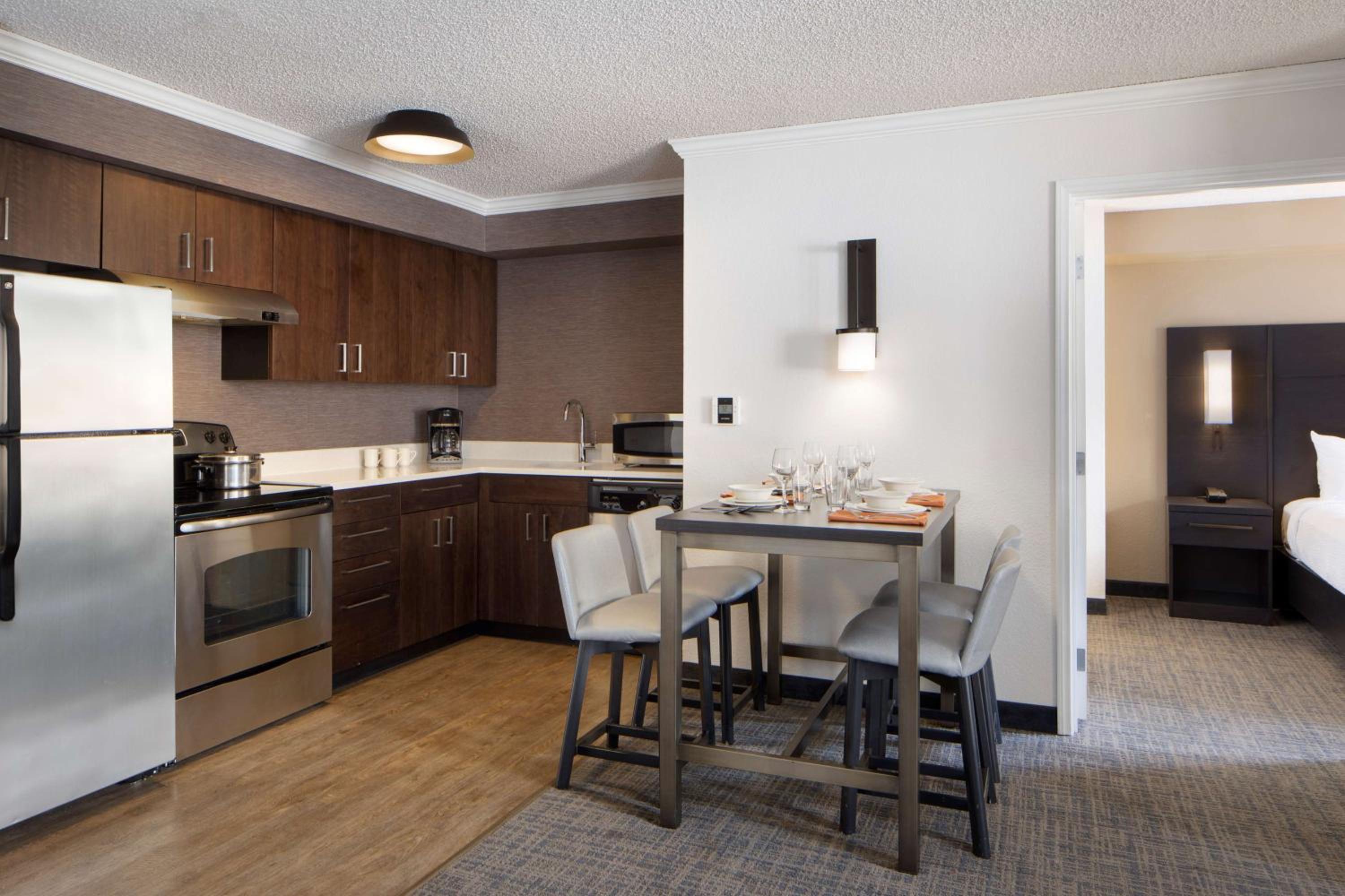 One Bedroom Suite Queen - Photo 2