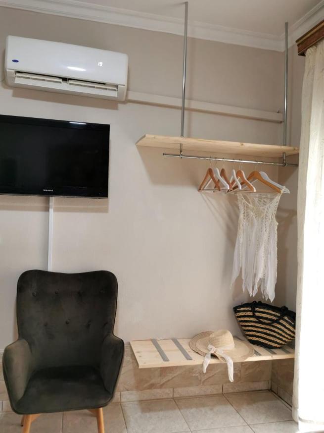 Deluxe Double Room with Balcony photo 3