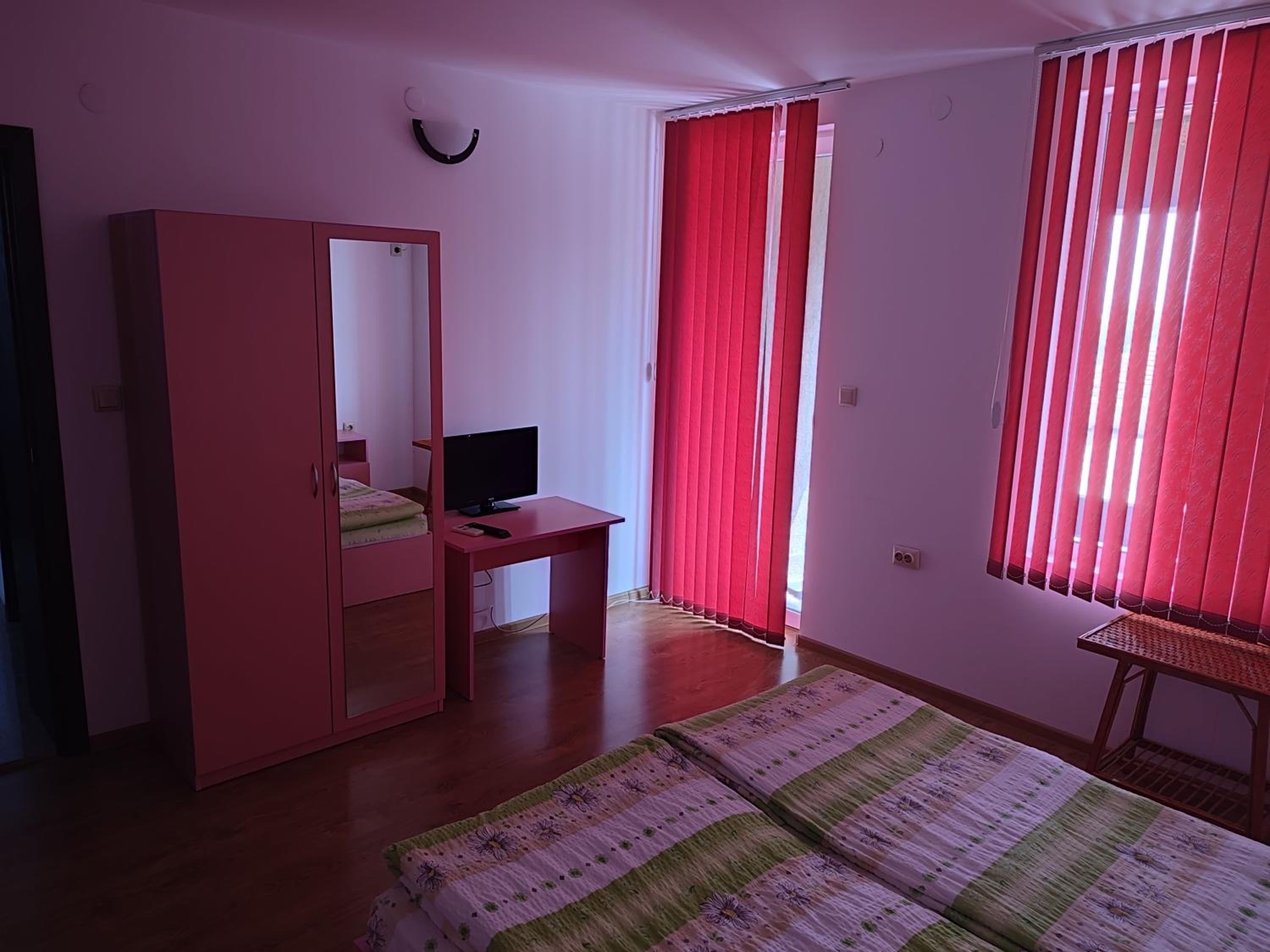 Double Room - Photo 7