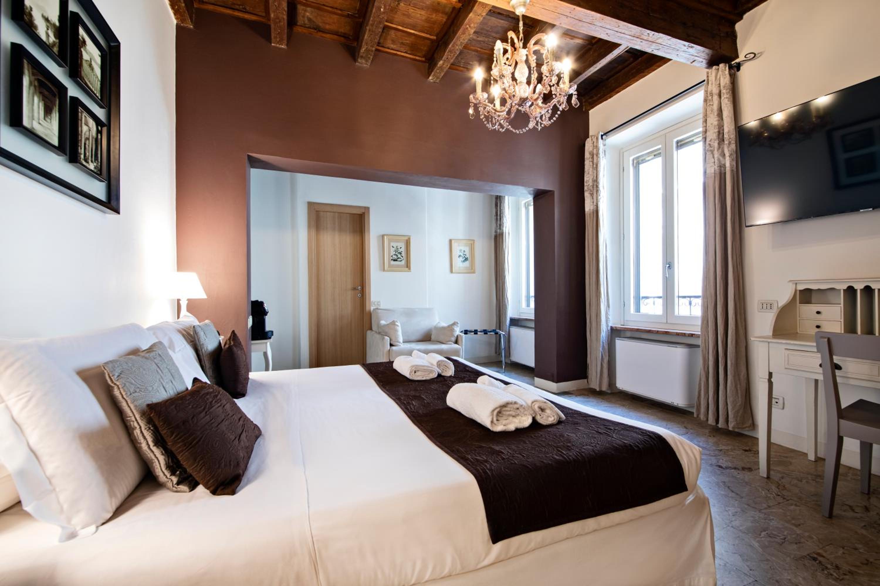 Suite - Photo 5
