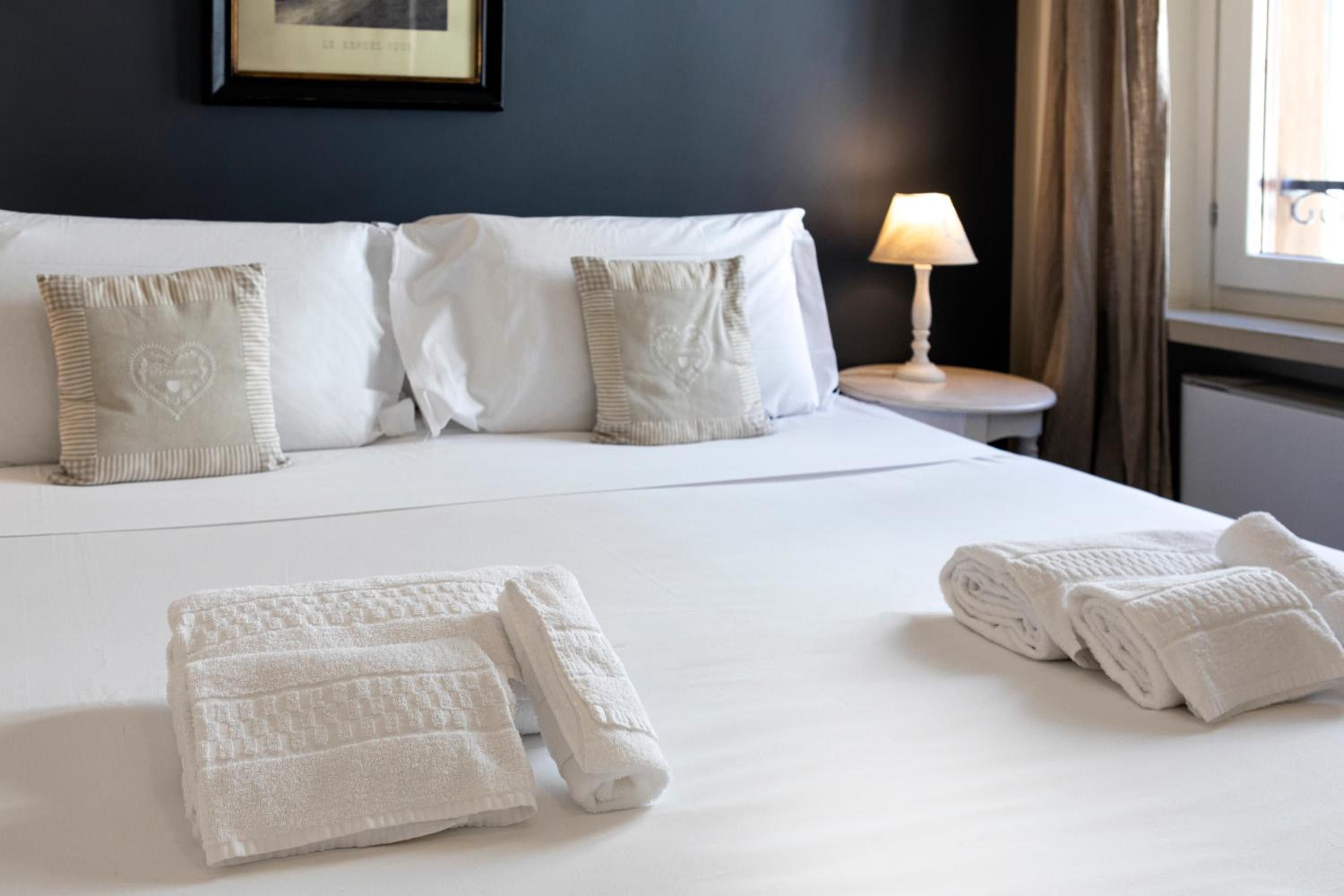 Superior Double or Twin Room - Photo 7