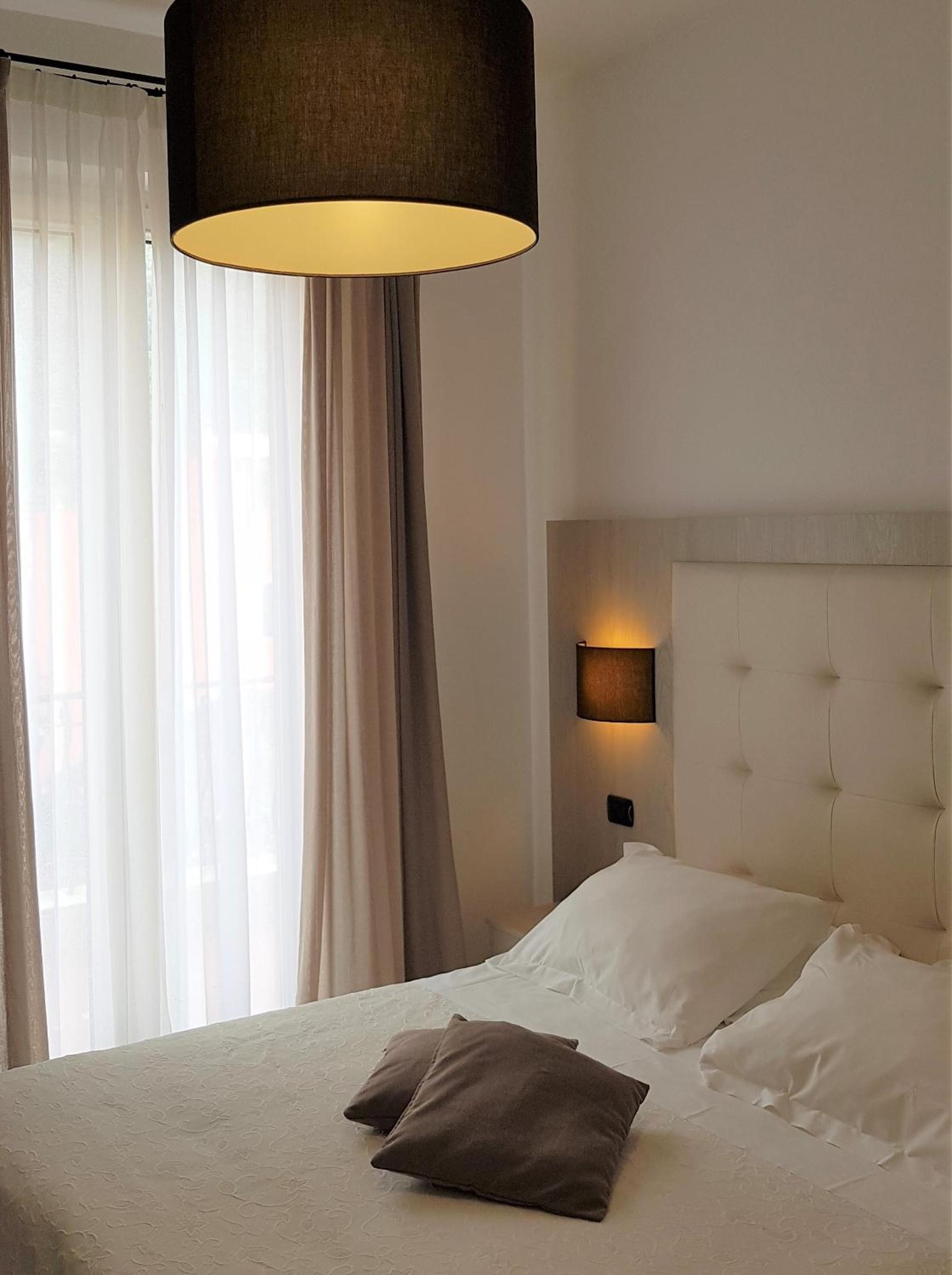 Double or Twin Room with Sea View - Photo 3