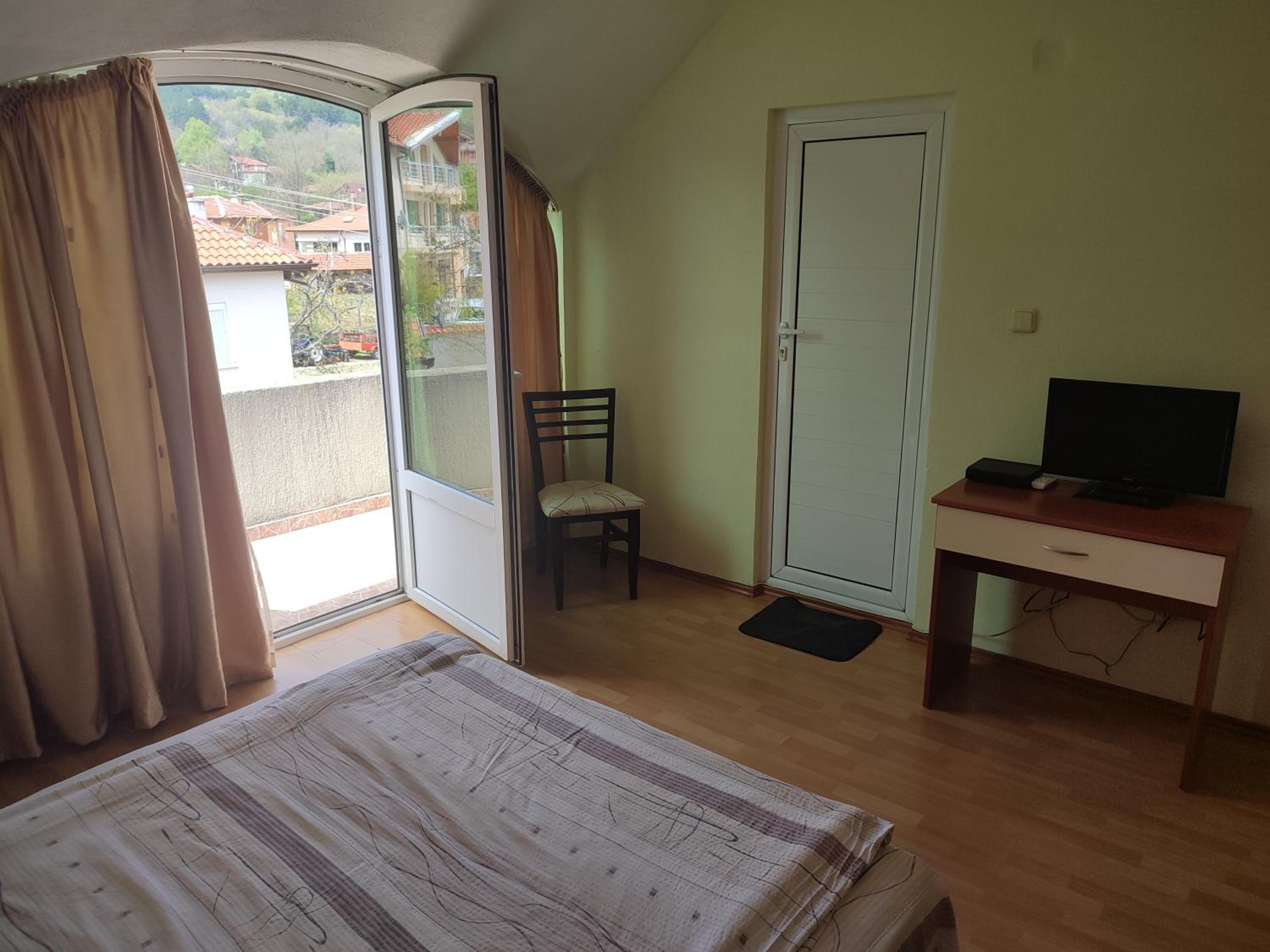 Double Room - Photo 4