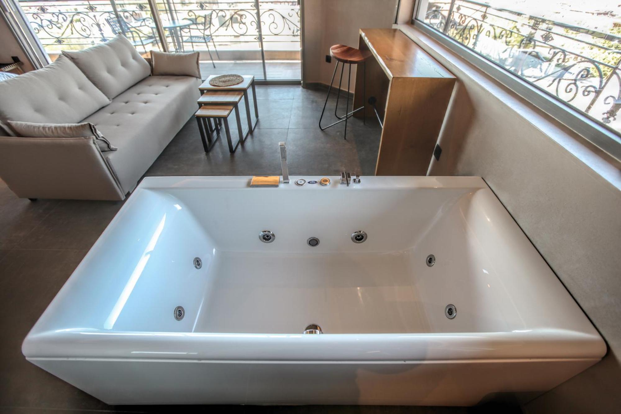 One-Bedroom Apartment - Photo 8