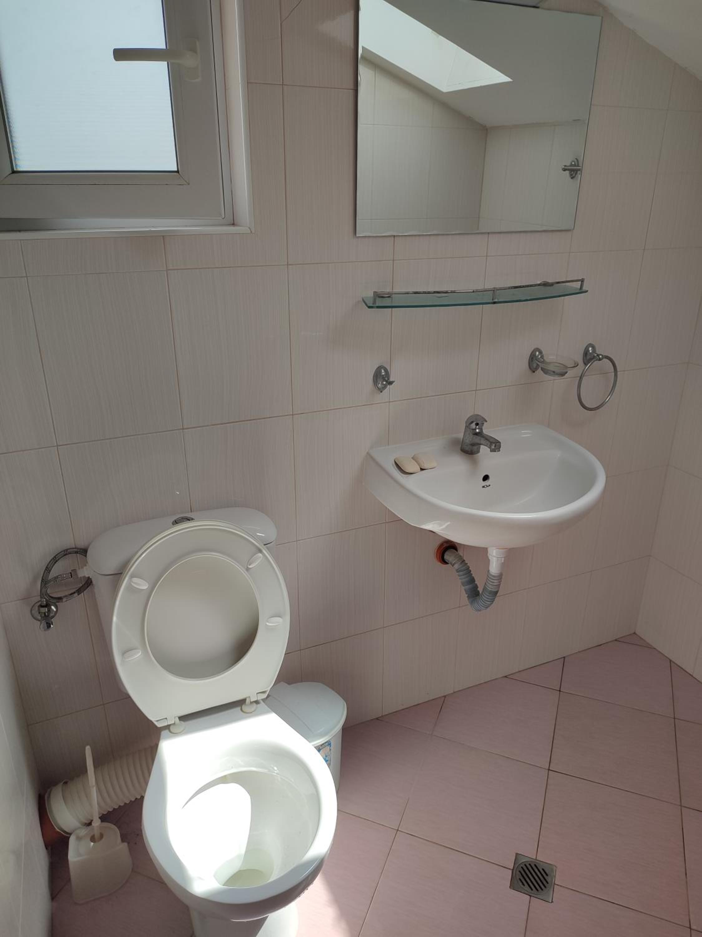 Triple Room with Balcony - Photo 6