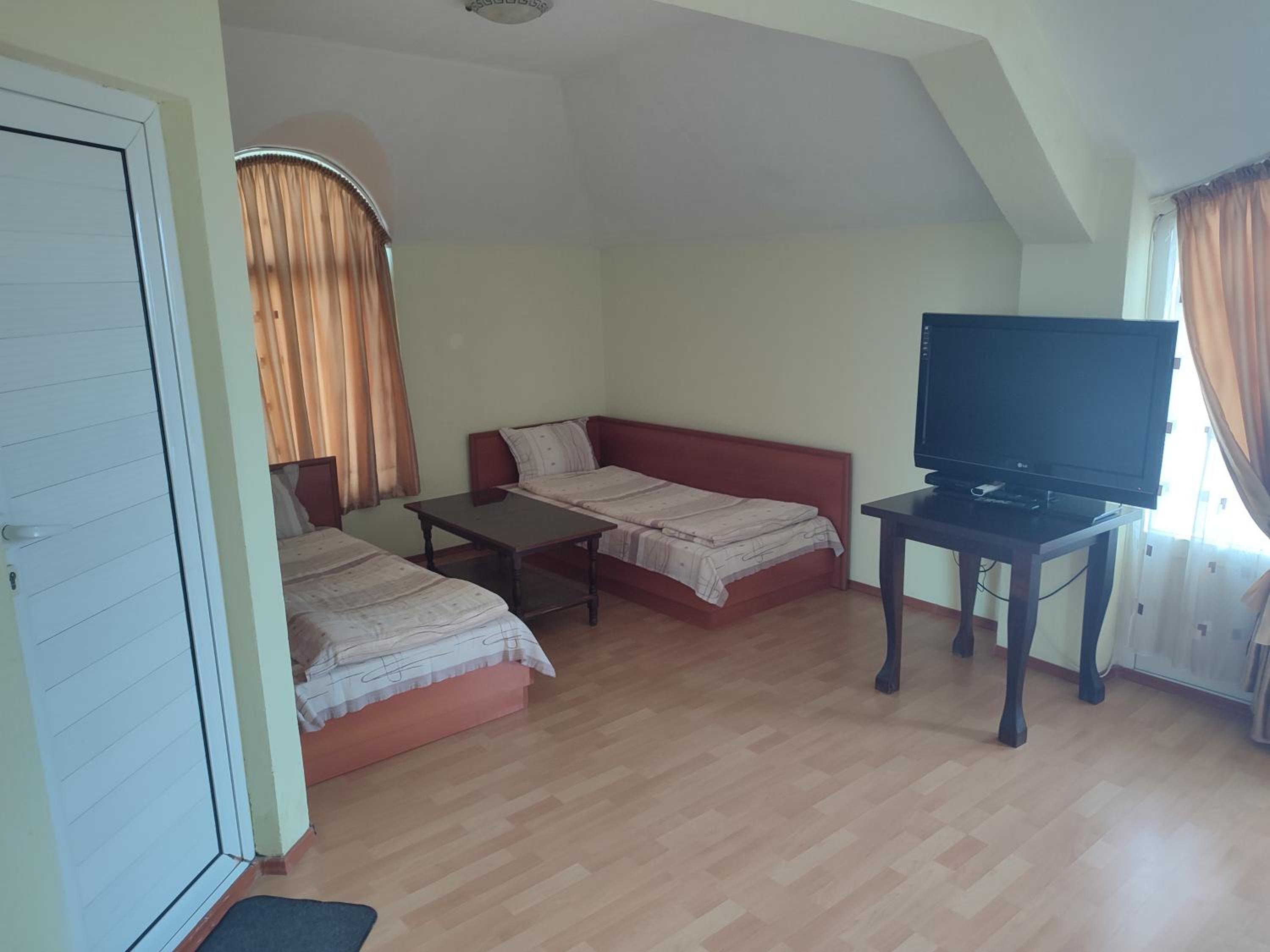 Quadruple Room with Balcony - Photo 2