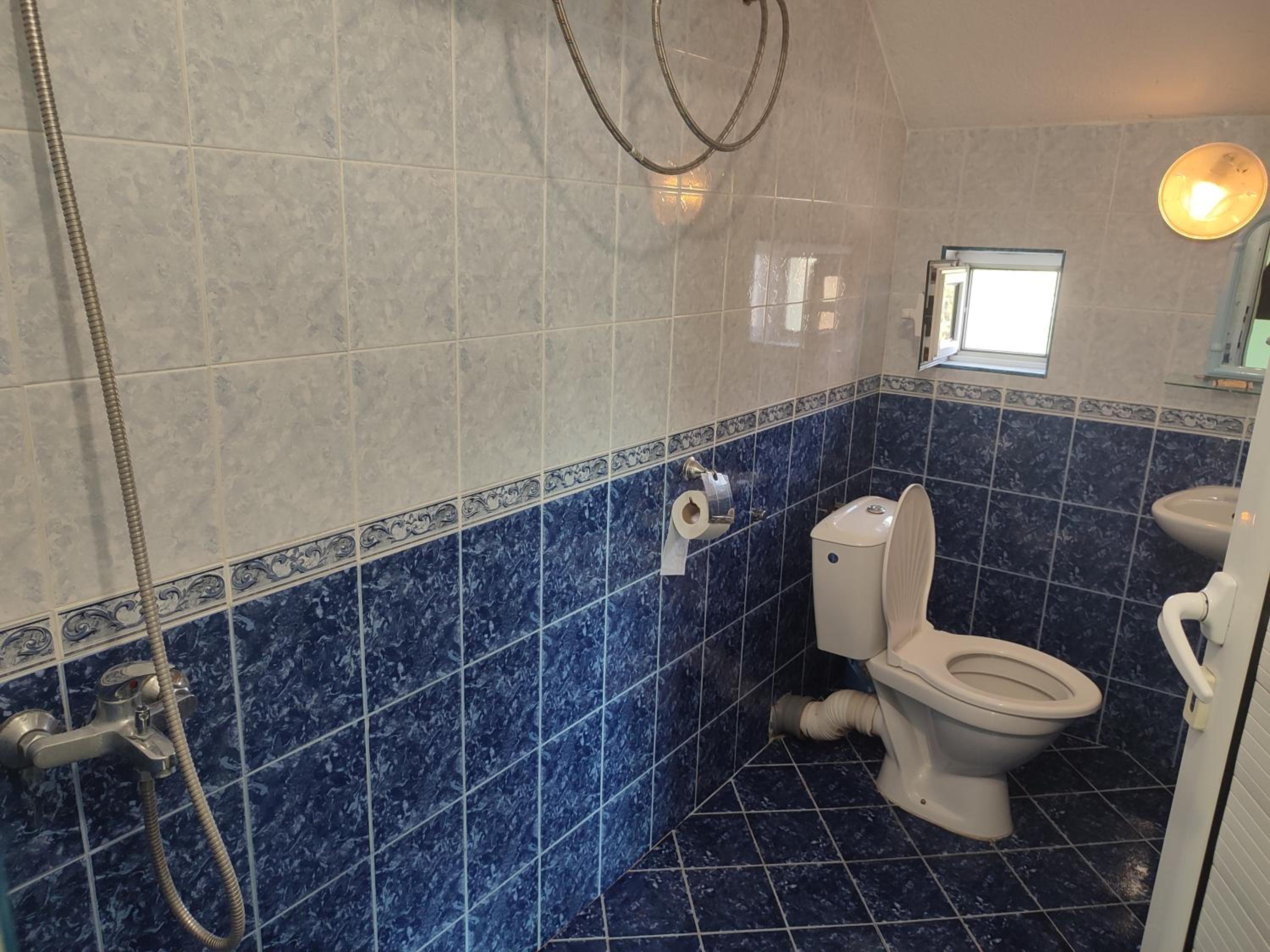 Quadruple Room with Balcony - Photo 3