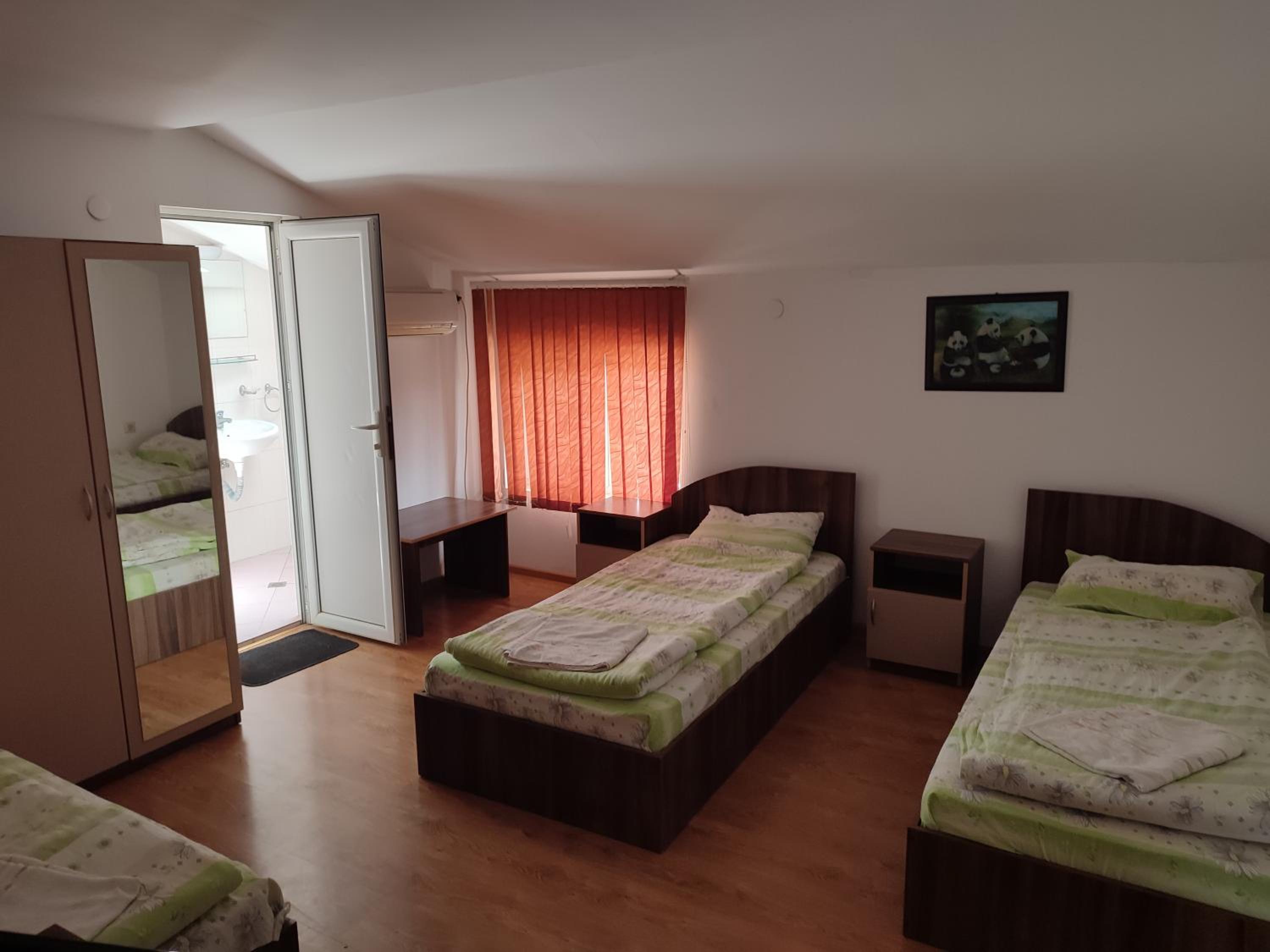 Basic Triple Room photo 2