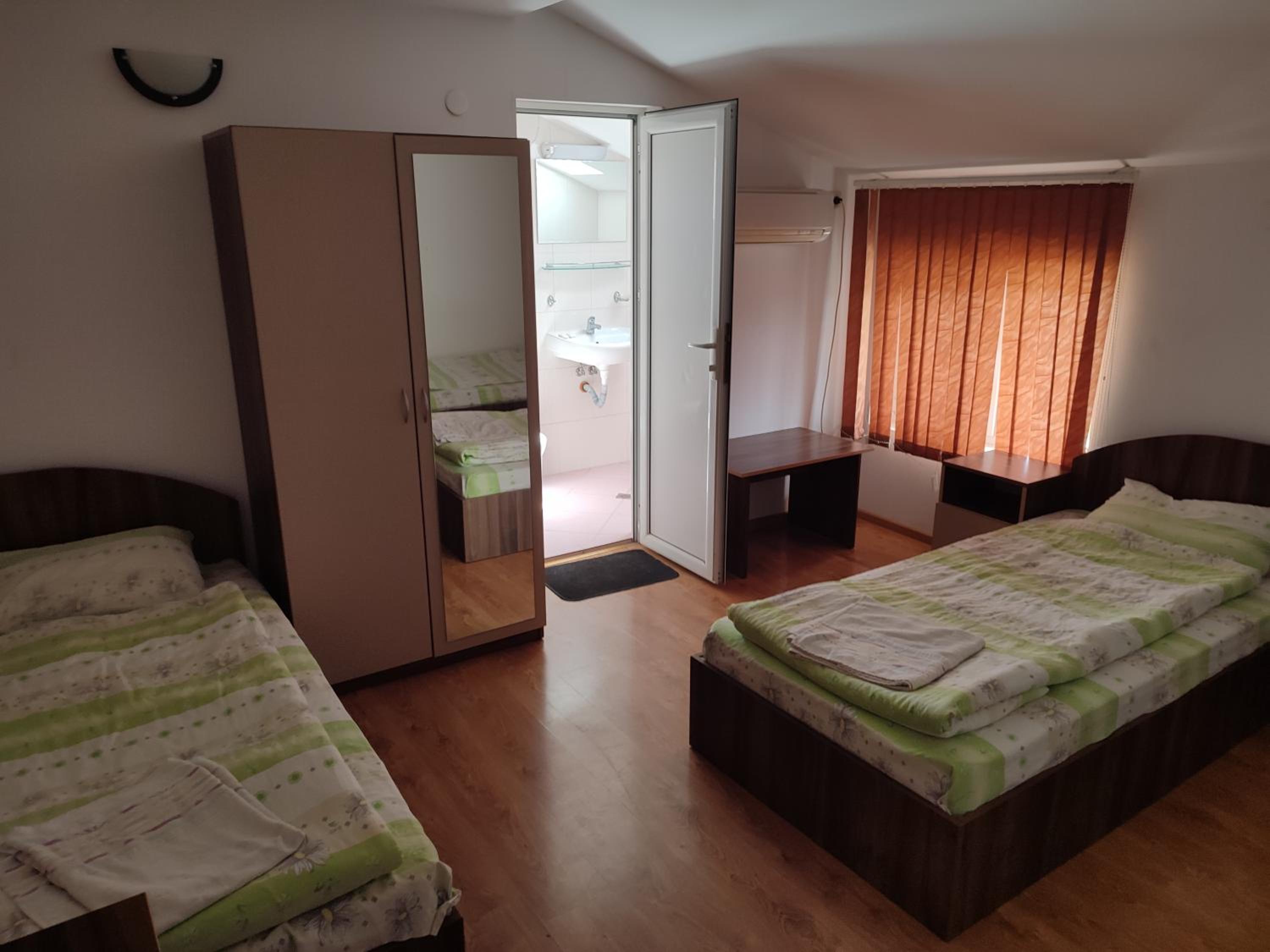 Basic Triple Room photo 1