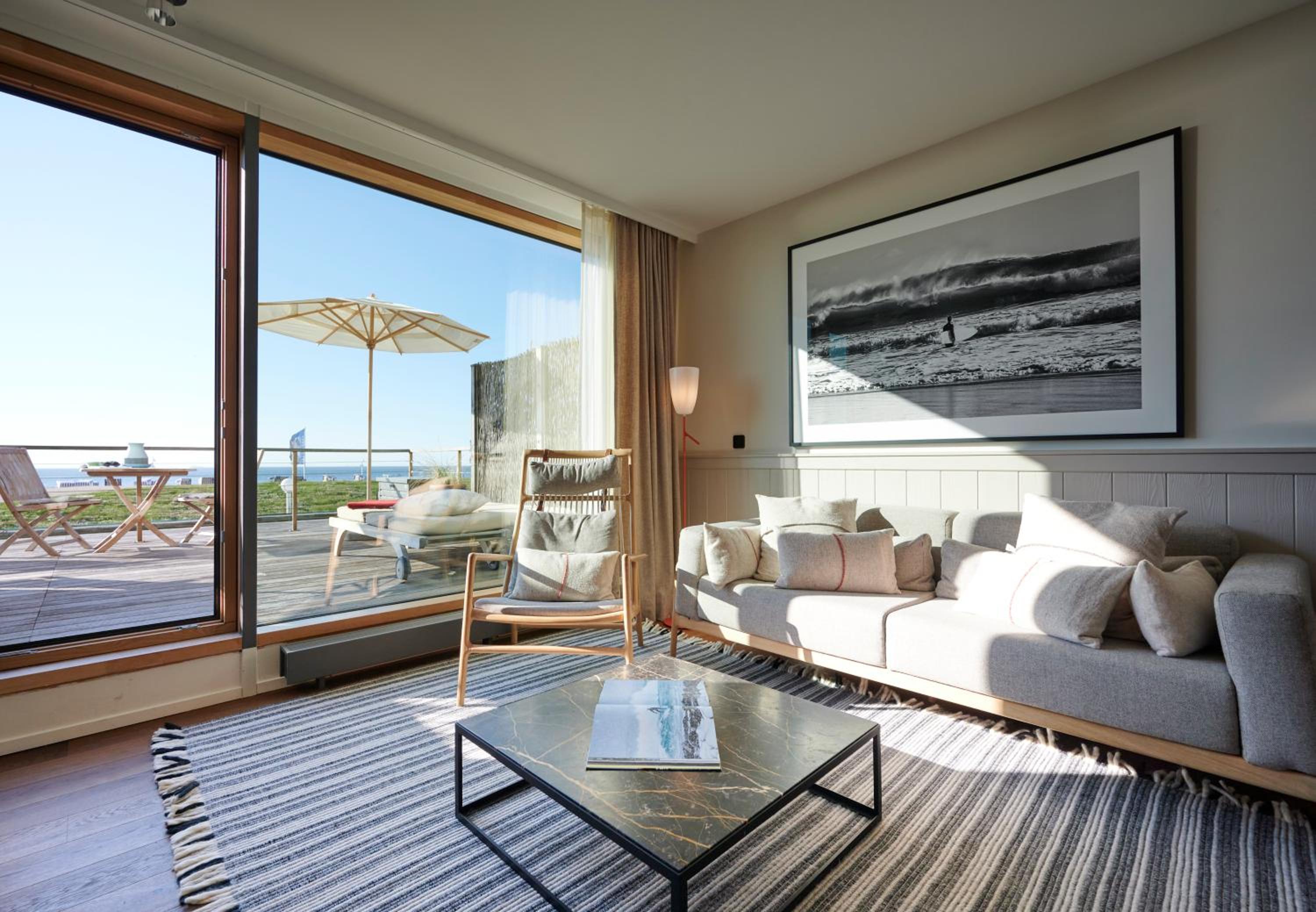One-room apartment facing the sea with spacious balcony - Wittehuus