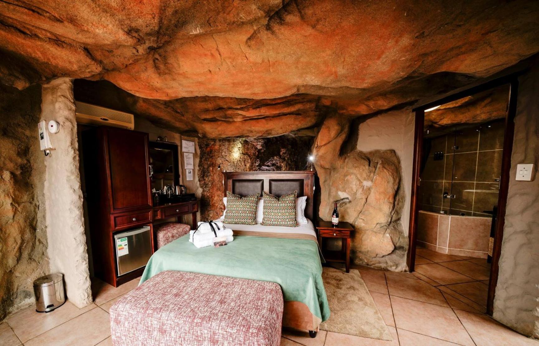 Premier Cave  - Photo 3