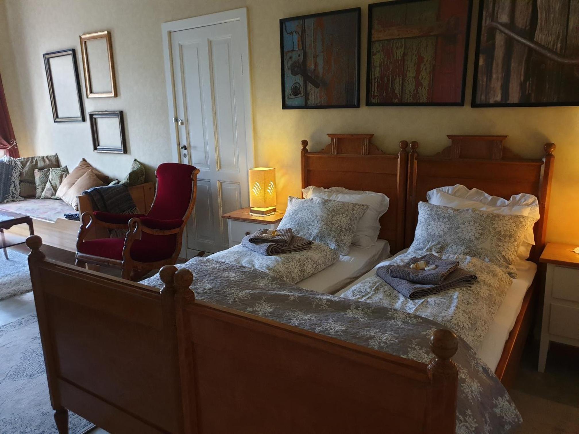 Deluxe Double Room (2 Adults + 1 Child) photo 1