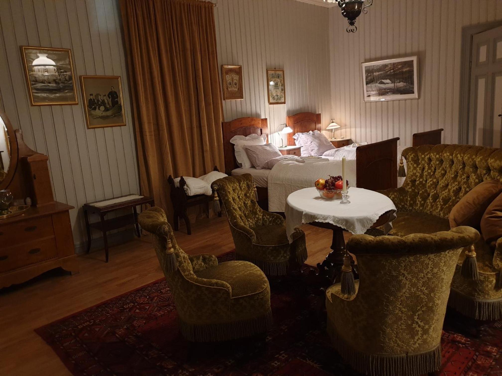 Deluxe Double Room with Balcony photo 2