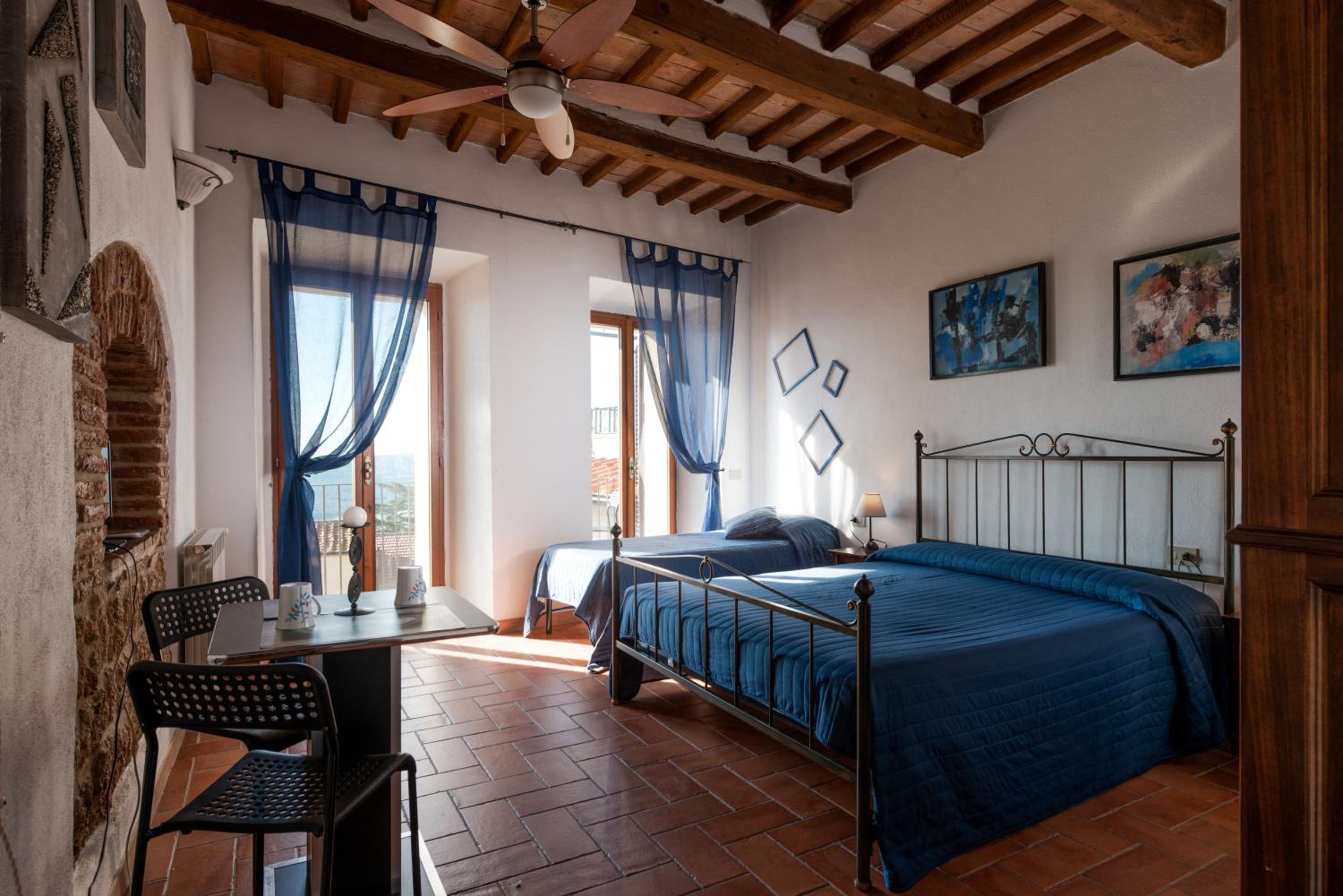 Large Double Room photo 3