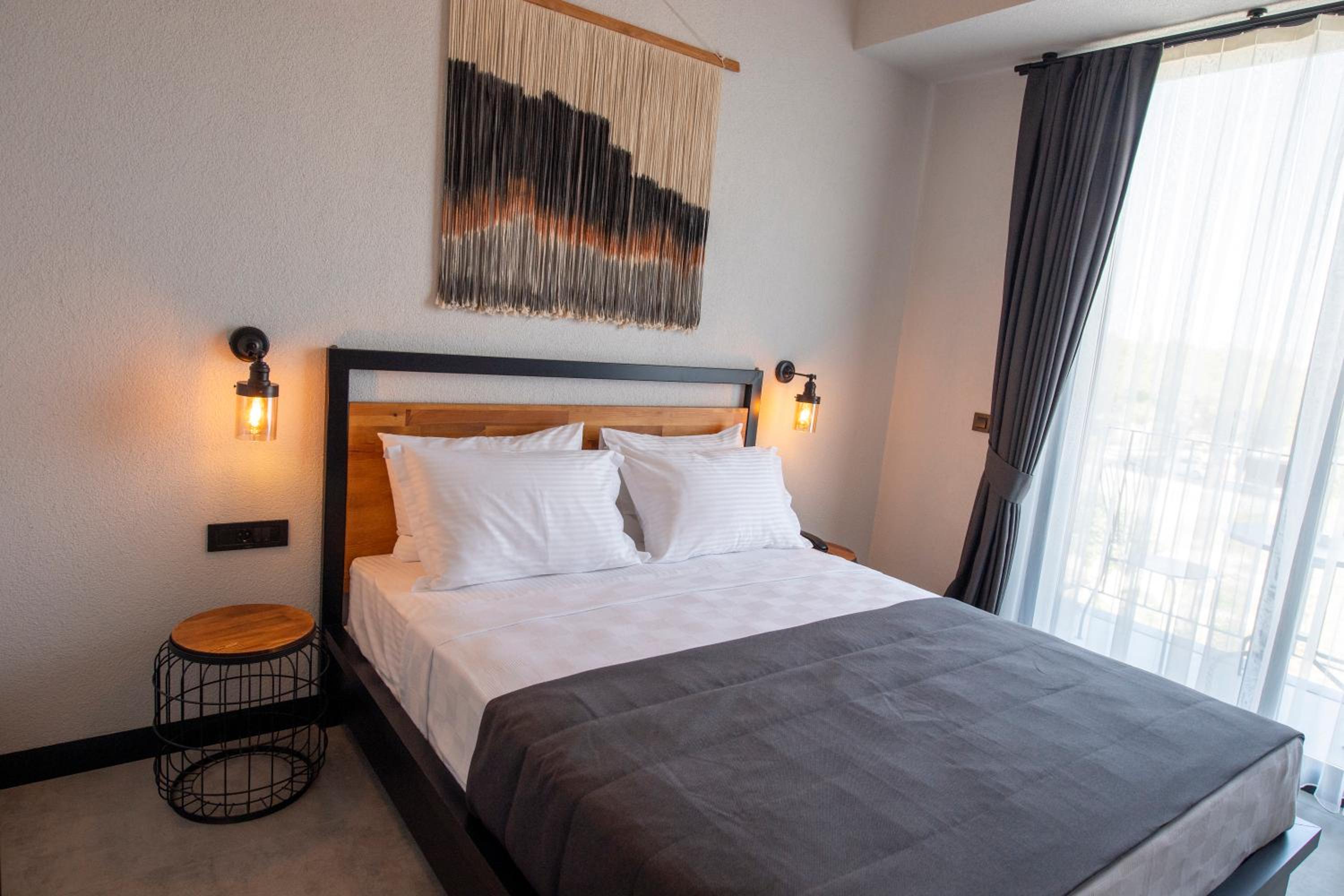 Deluxe King Room - Photo 1