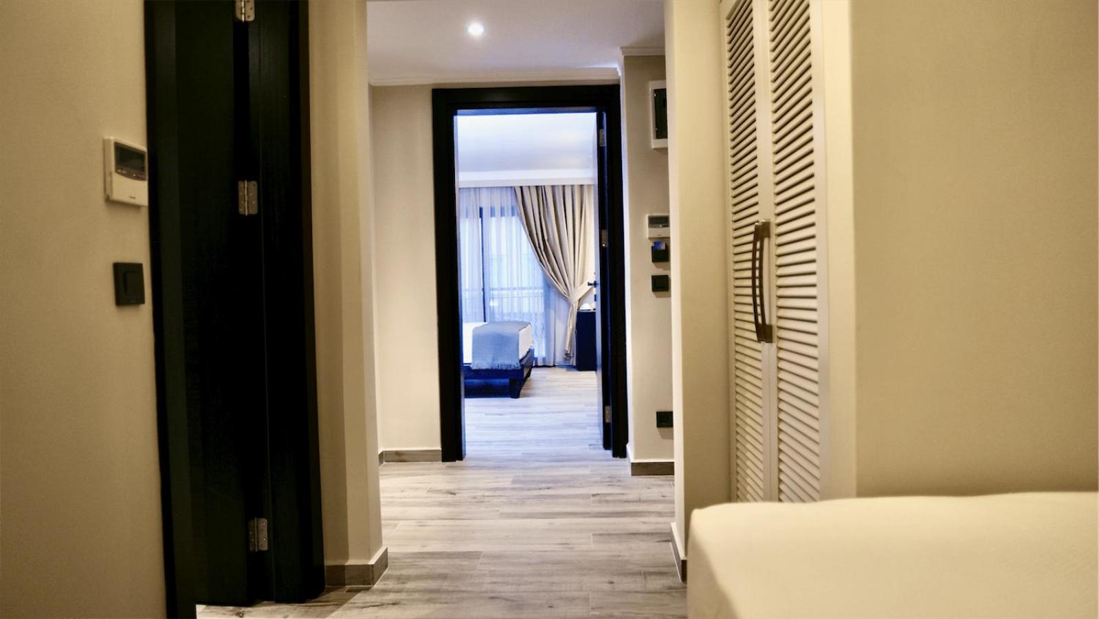 Deluxe Double Room - Photo 11