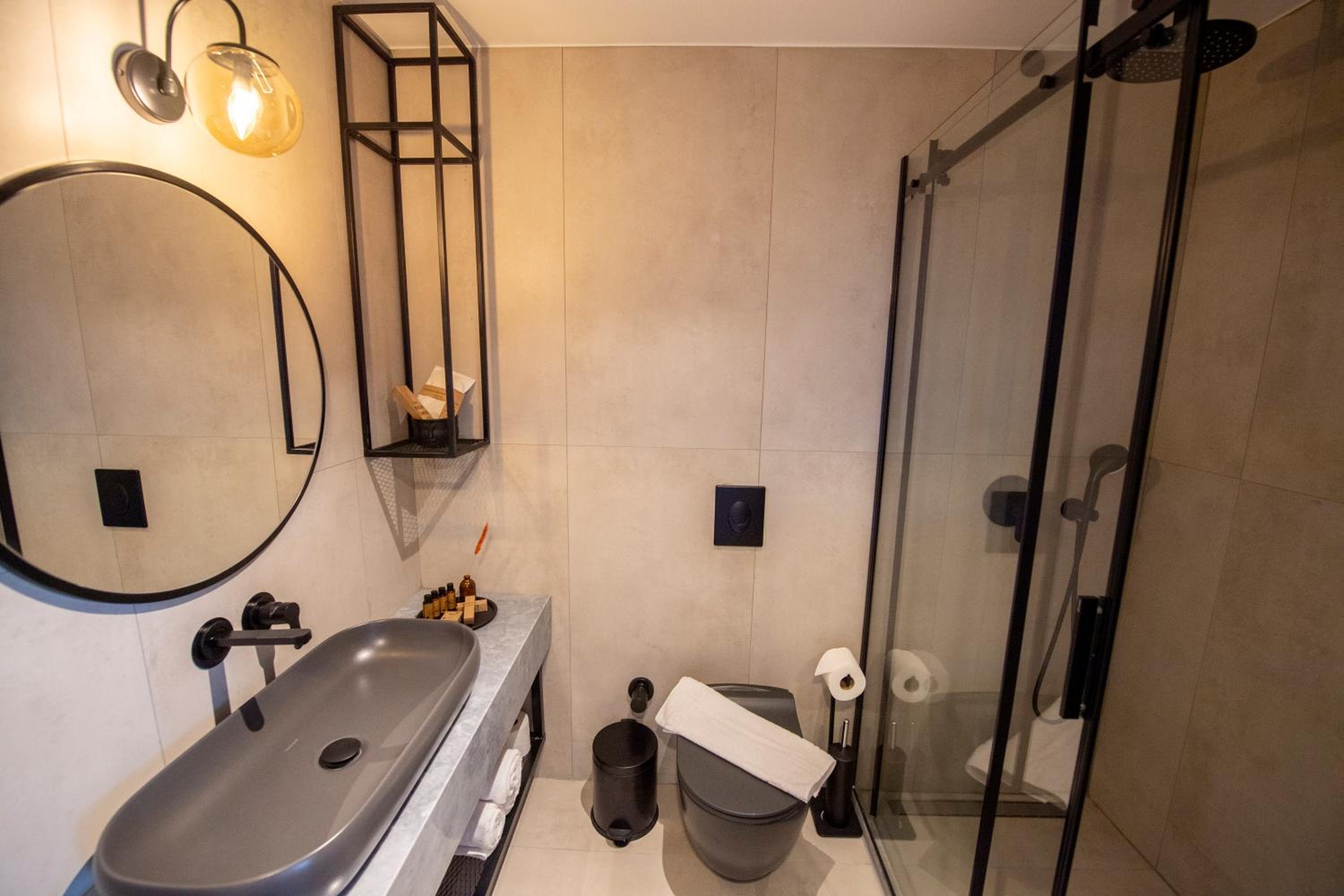 Deluxe King Room - Photo 4