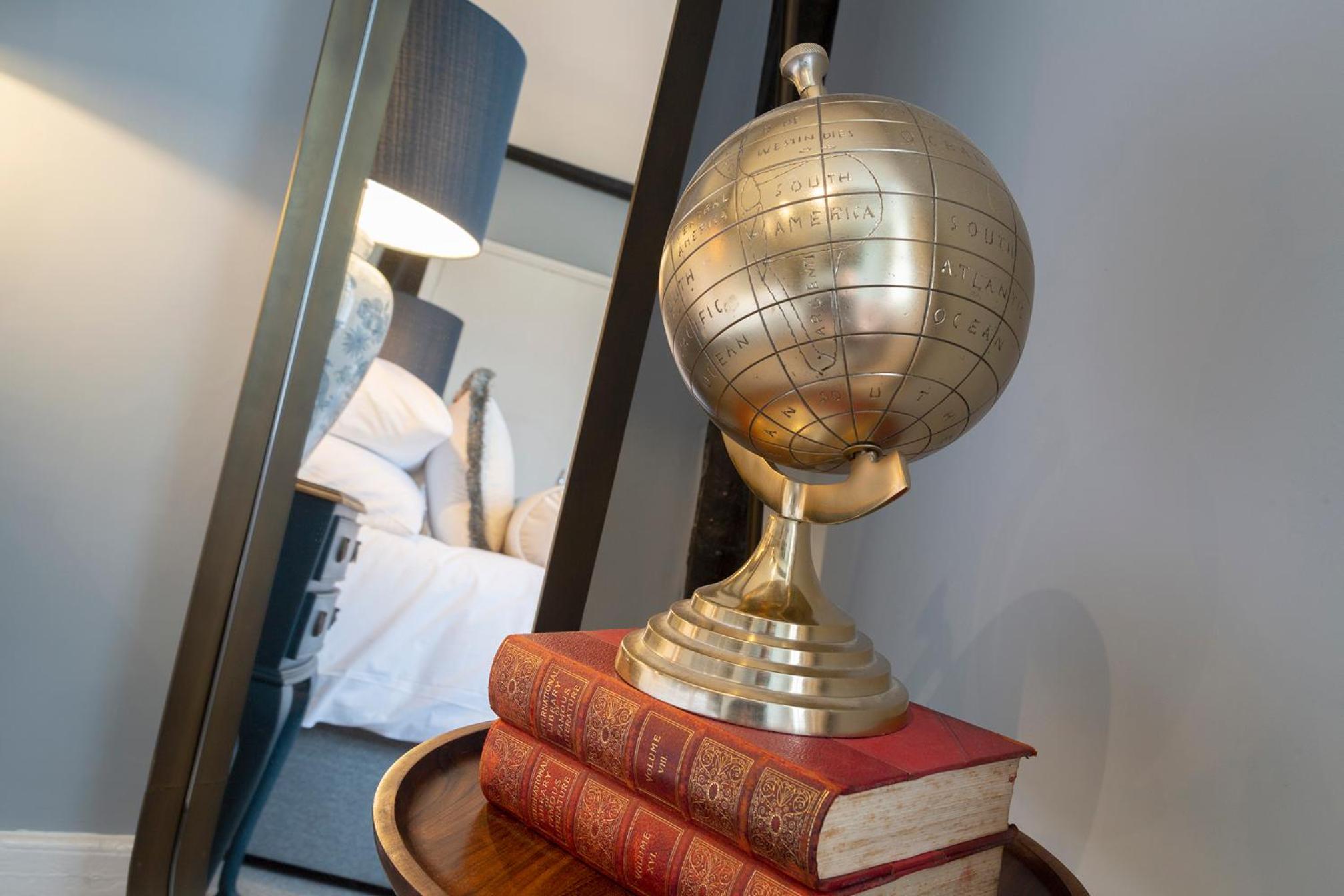 Standard King Room photo 3