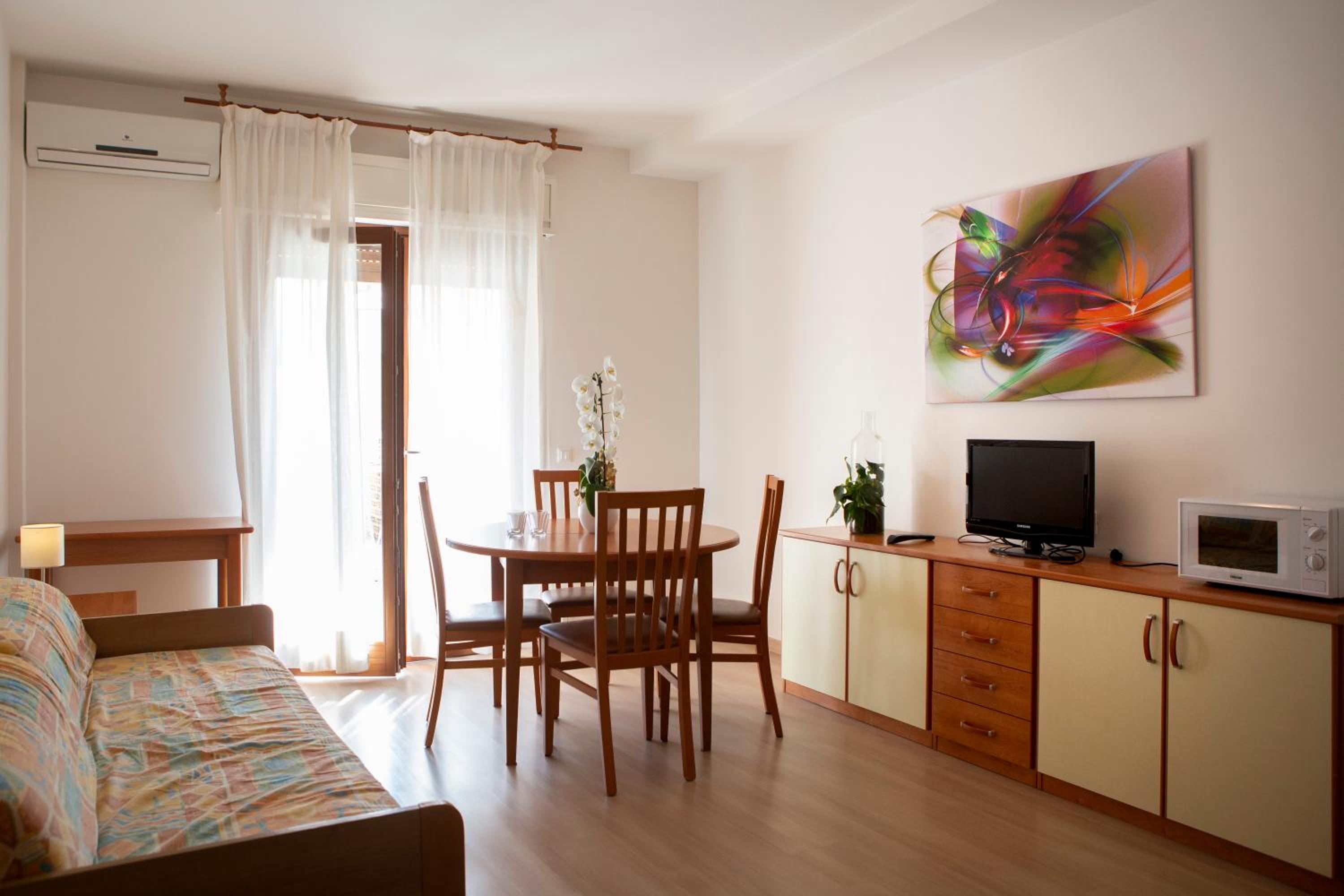 One-Bedroom Apartment photo 1