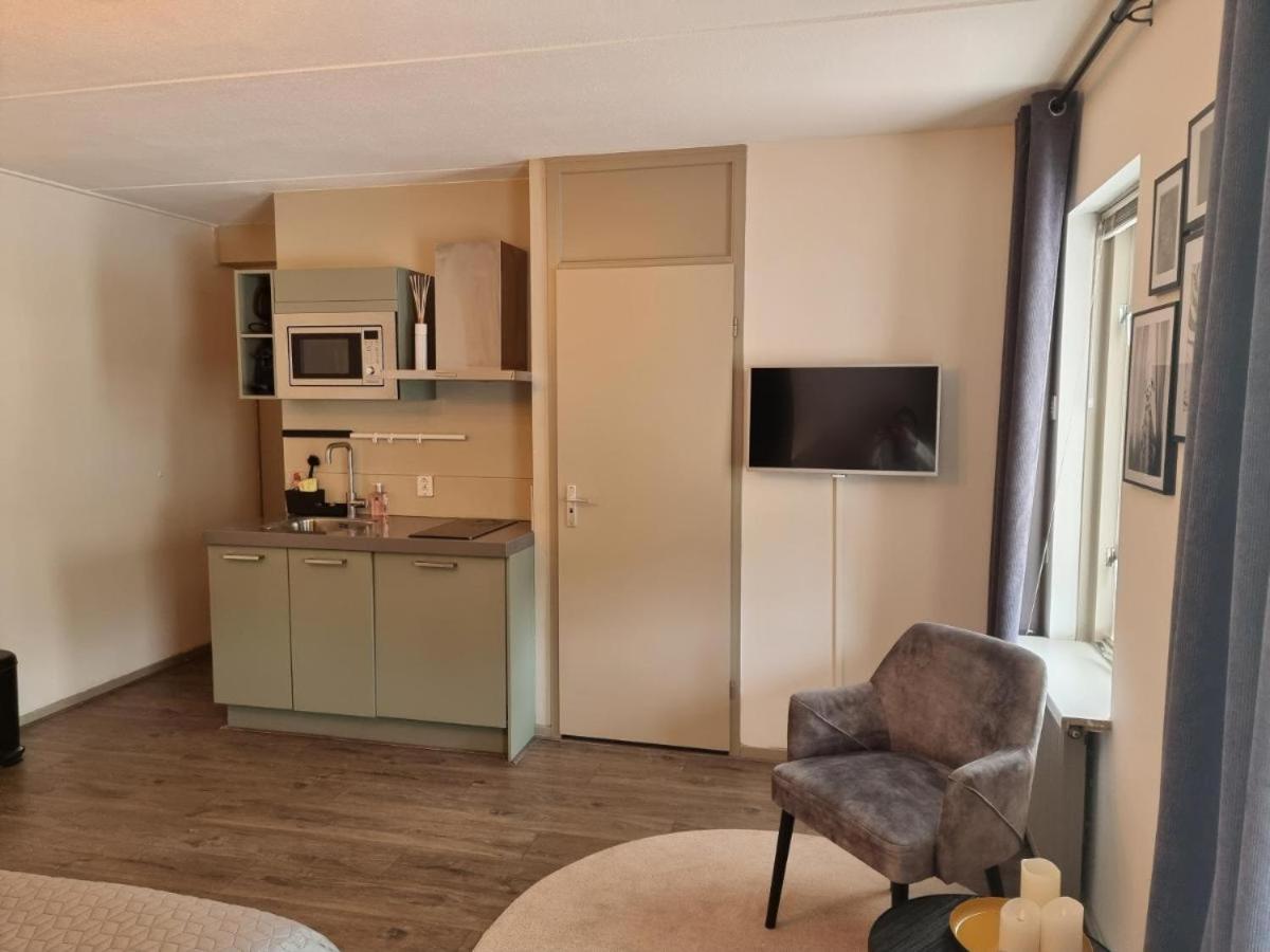 One-Bedroom Apartment - Photo 2