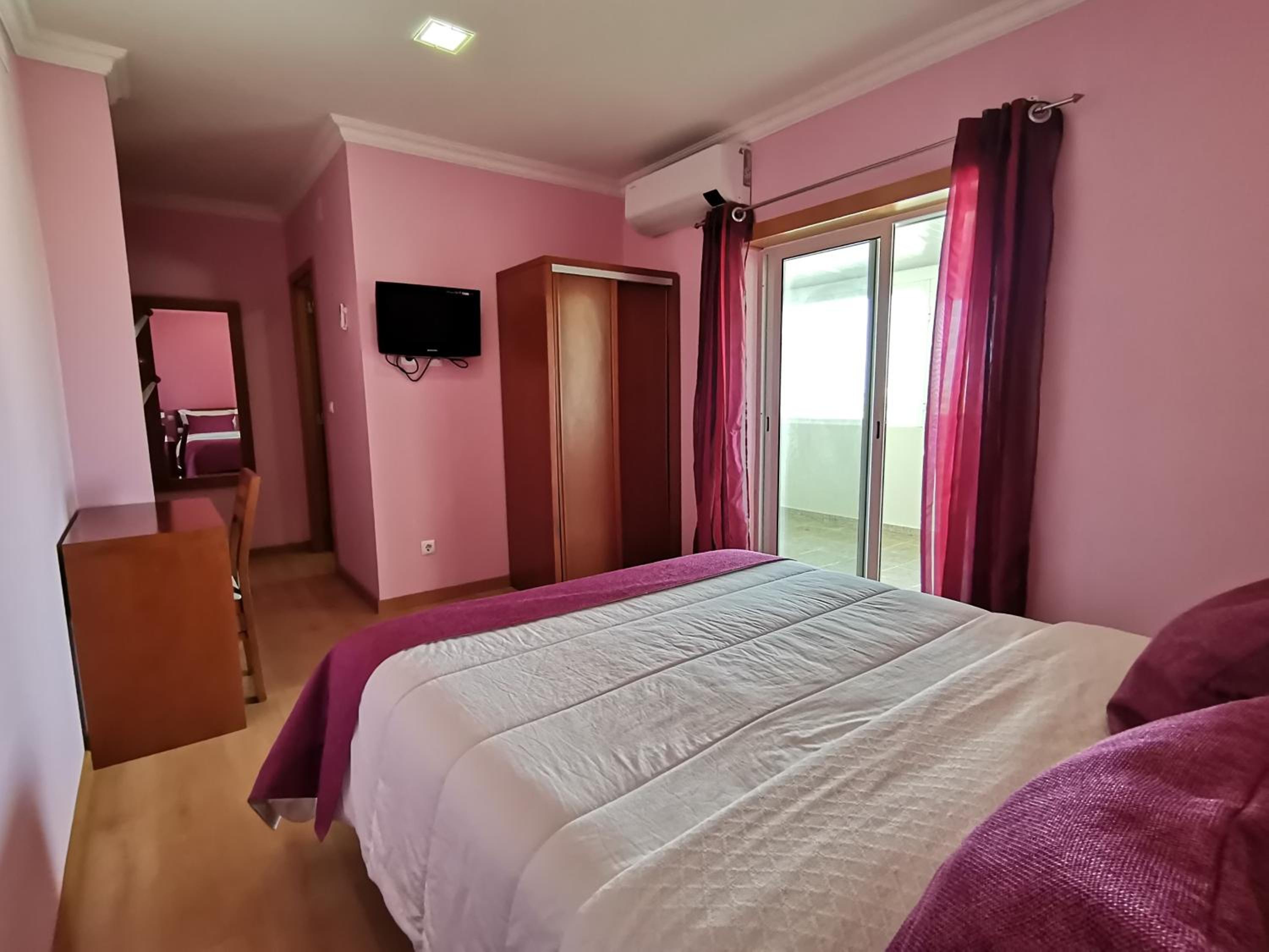 Double Room with Balcony - Photo 2
