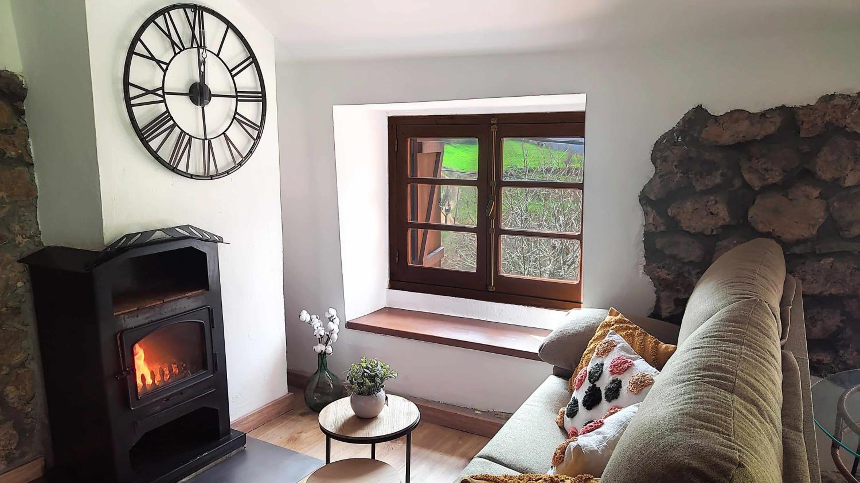 One-Bedroom Apartment with Private Garden photo 2