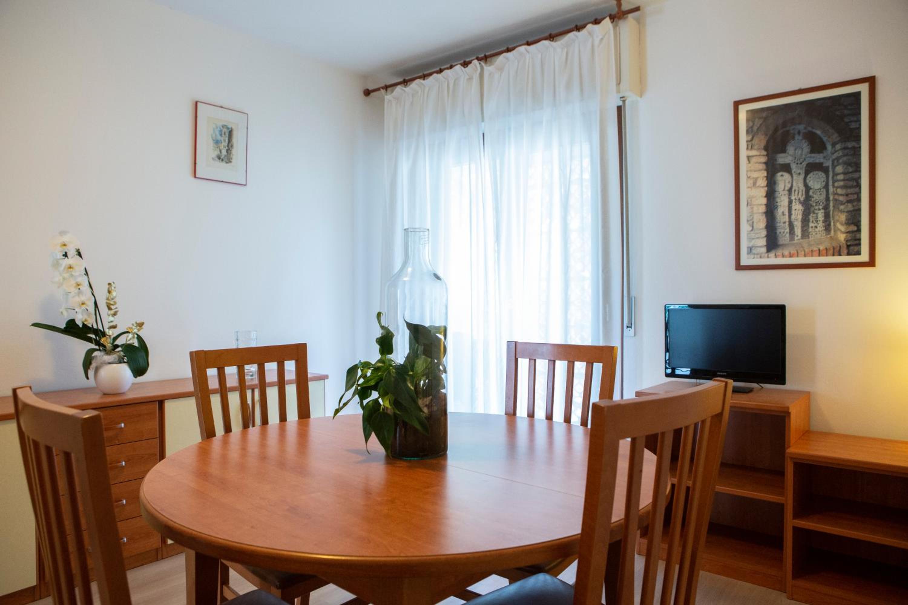 One-Bedroom Apartment - Annex photo 3
